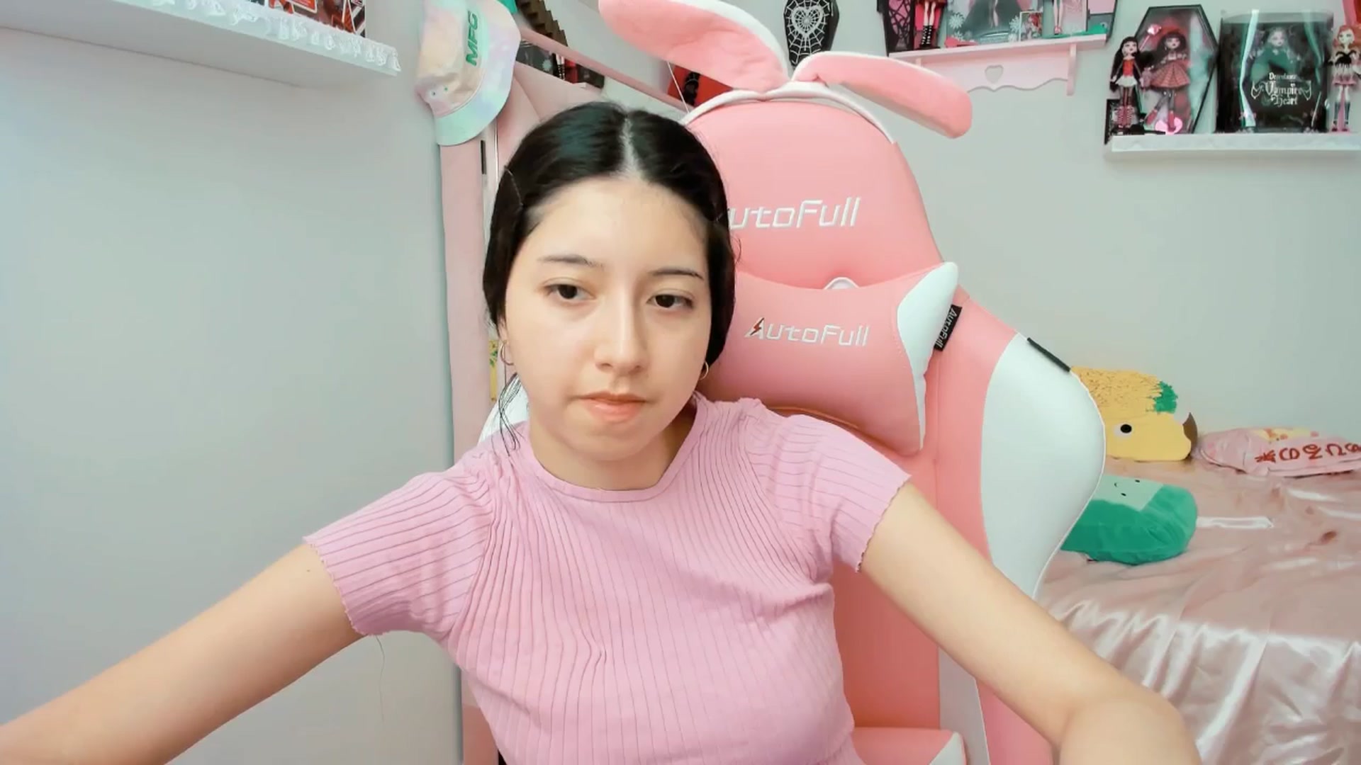 Gallery image thumbnail from Cherrycute666's myfreecams stream on, 02/03/2025, 18:05 image 15 of 20