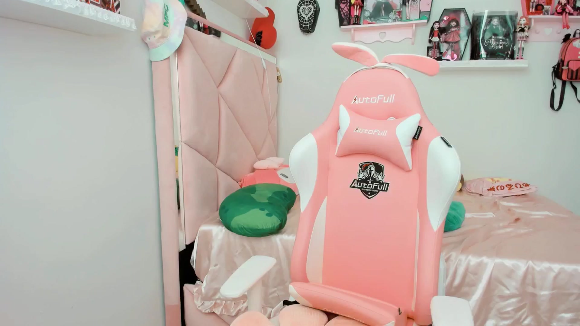 Gallery image thumbnail from Cherrycute666's myfreecams stream on, 02/03/2025, 18:05 image 2 of 20