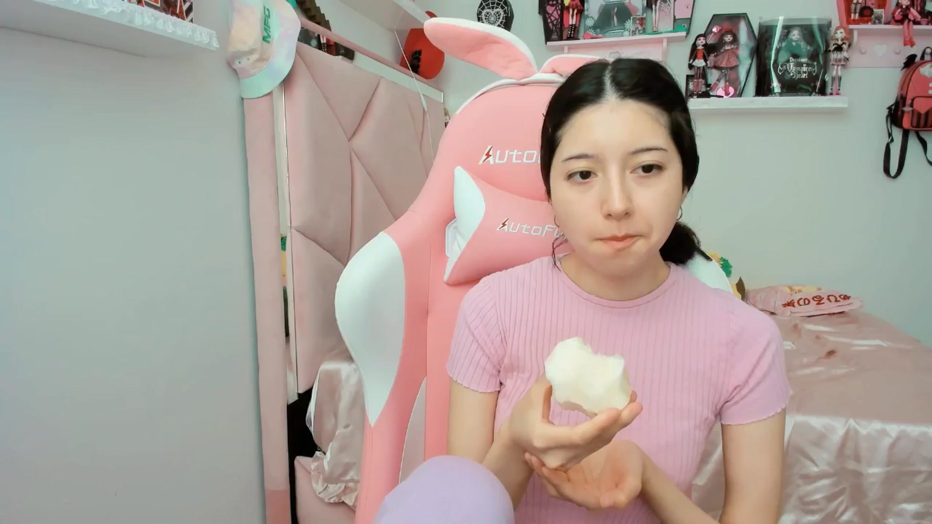 Gallery image thumbnail from Cherrycute666's myfreecams stream on, 02/03/2025, 18:05 image 1 of 20