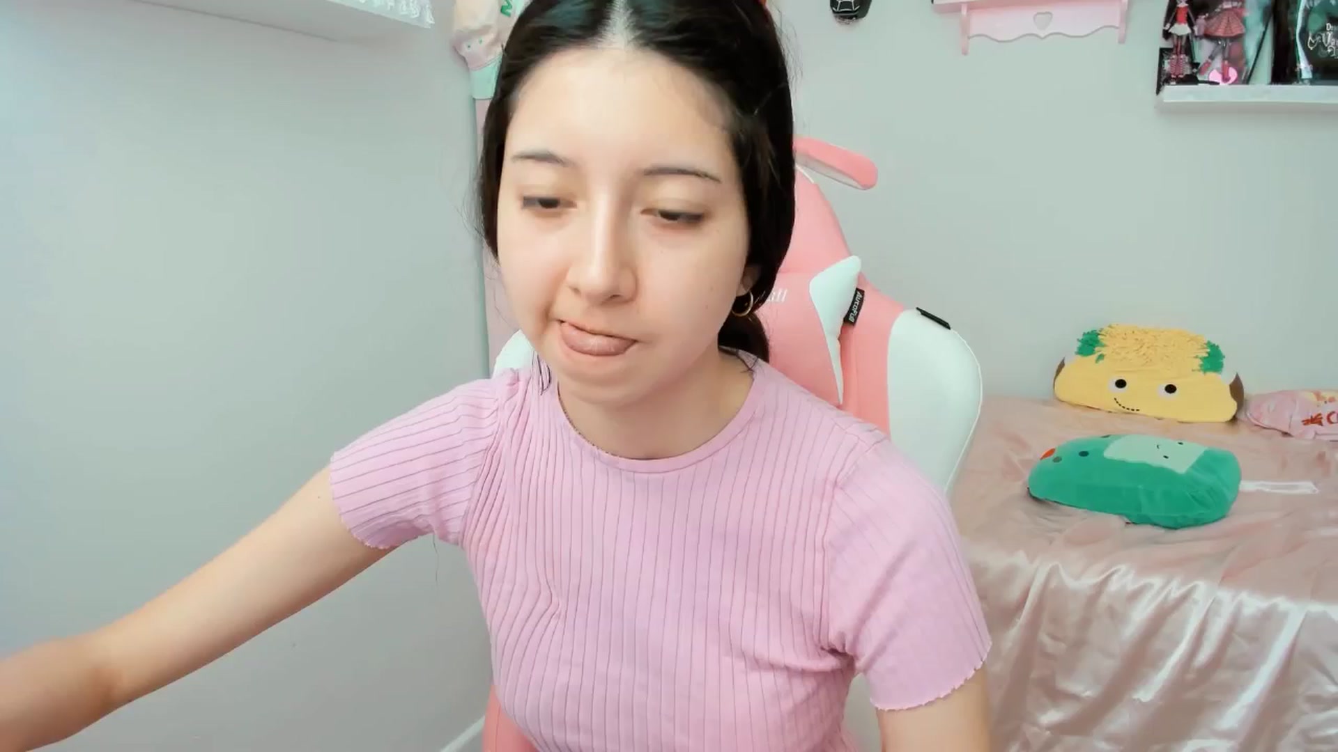 Gallery image thumbnail from Cherrycute666's myfreecams stream on, 02/03/2025, 18:29 image 16 of 20