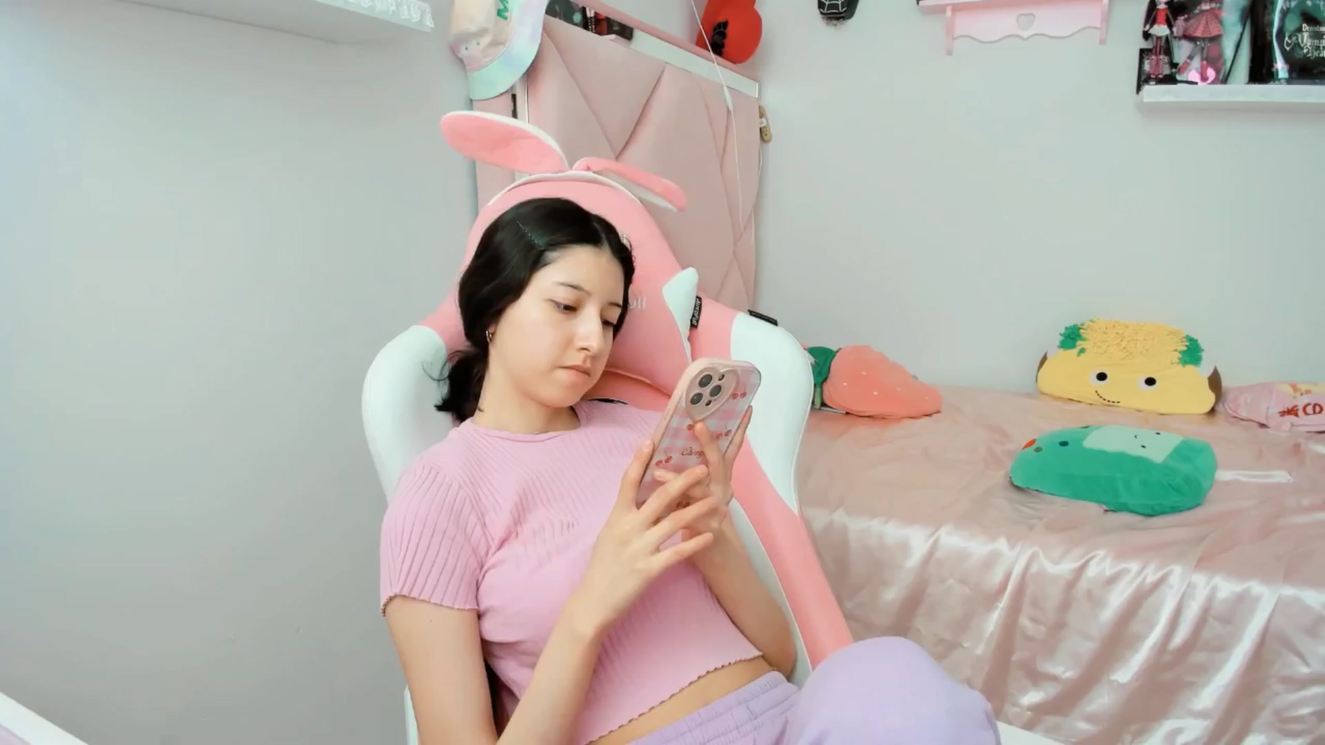 Gallery image thumbnail from Cherrycute666's myfreecams stream on, 02/03/2025, 18:29 image 19 of 20