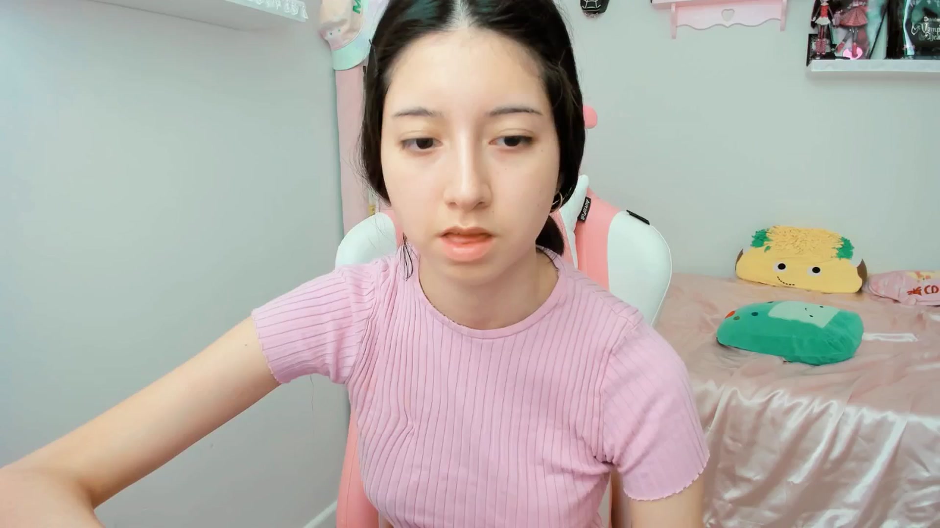 Gallery image thumbnail from Cherrycute666's myfreecams stream on, 02/03/2025, 18:29 image 18 of 20
