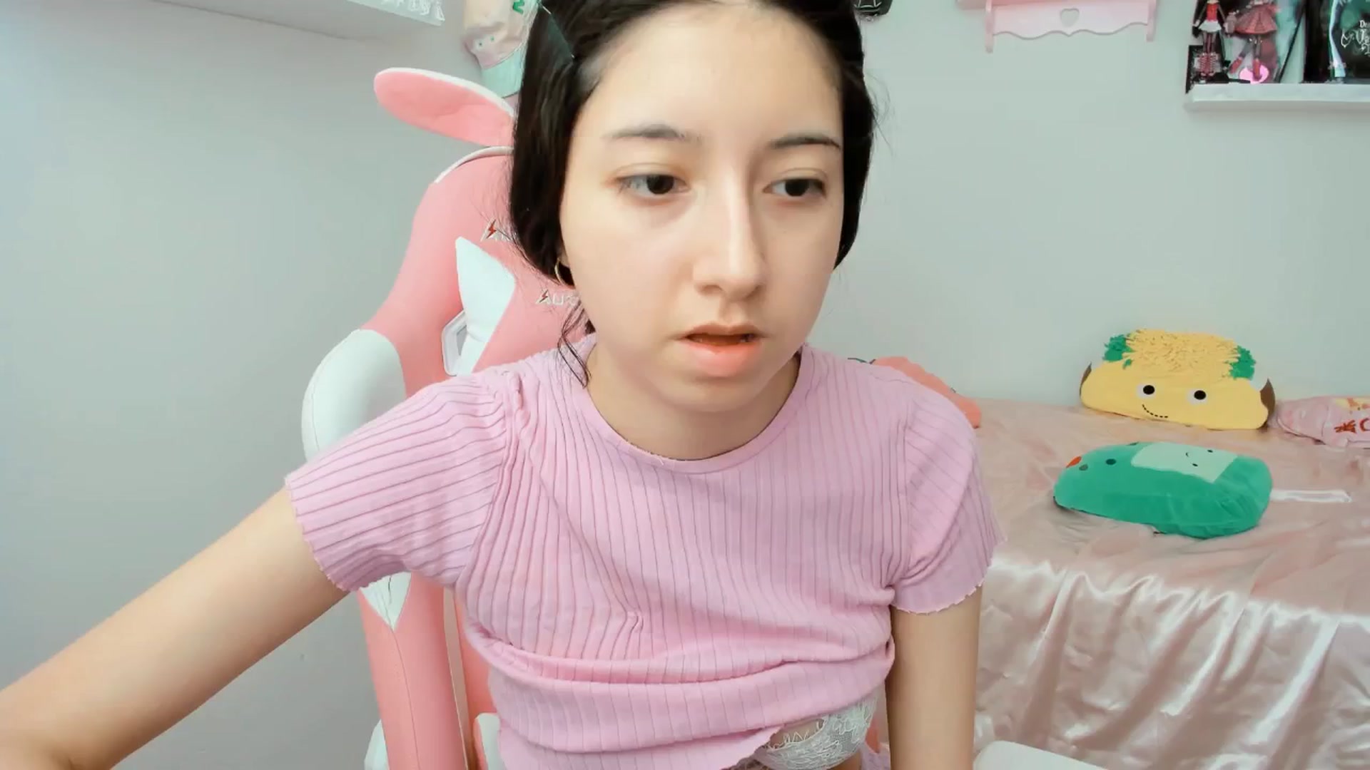 Gallery image thumbnail from Cherrycute666's myfreecams stream on, 02/03/2025, 18:29 image 11 of 20