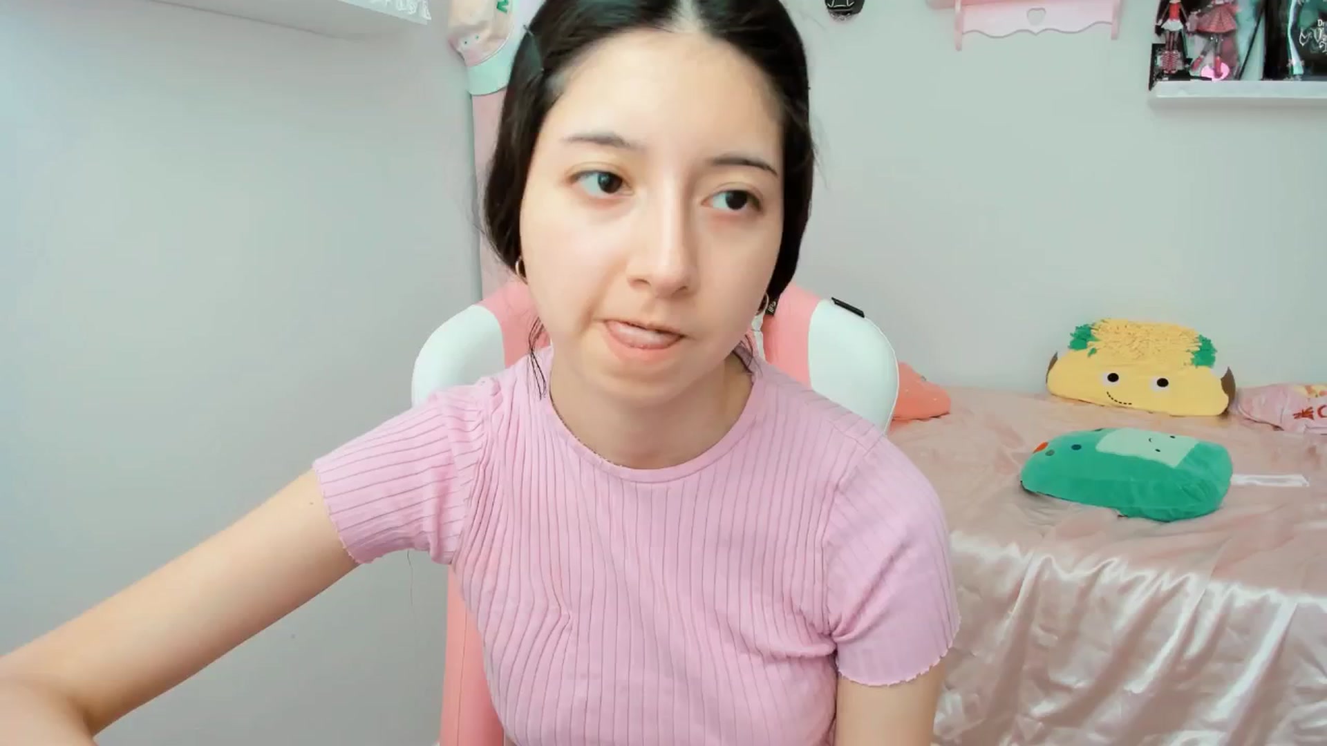 Gallery image thumbnail from Cherrycute666's myfreecams stream on, 02/03/2025, 18:29 image 15 of 20