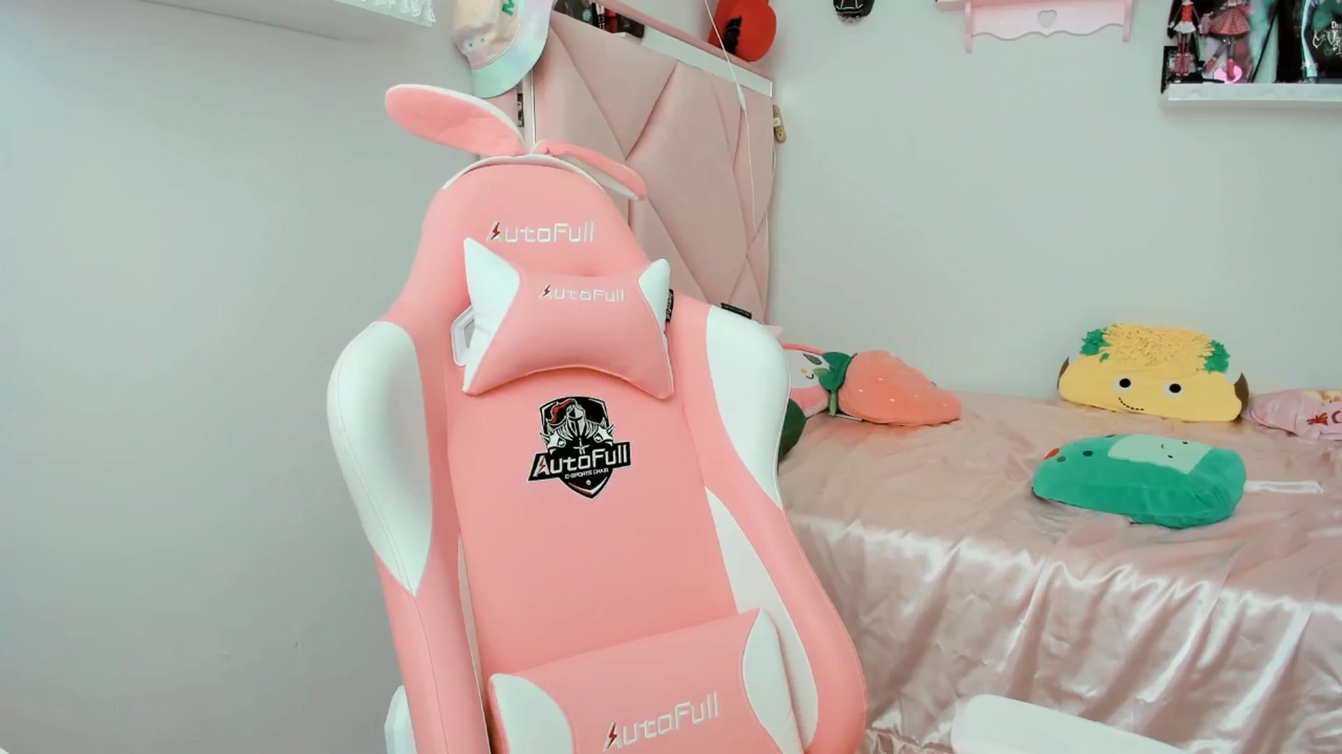 Gallery image thumbnail from Cherrycute666's myfreecams stream on, 02/03/2025, 18:29 image 10 of 20