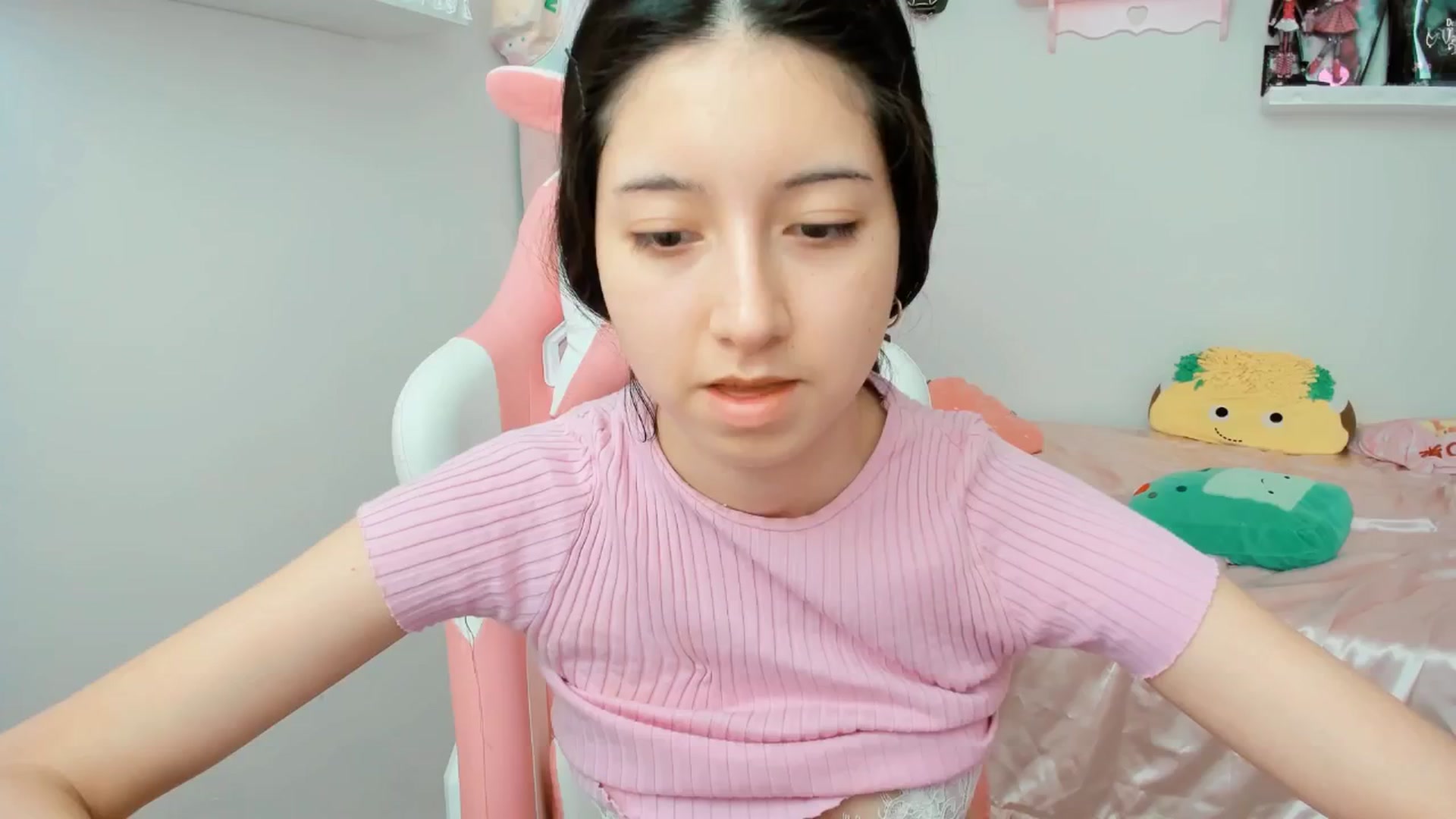 Gallery image thumbnail from Cherrycute666's myfreecams stream on, 02/03/2025, 18:29 image 9 of 20