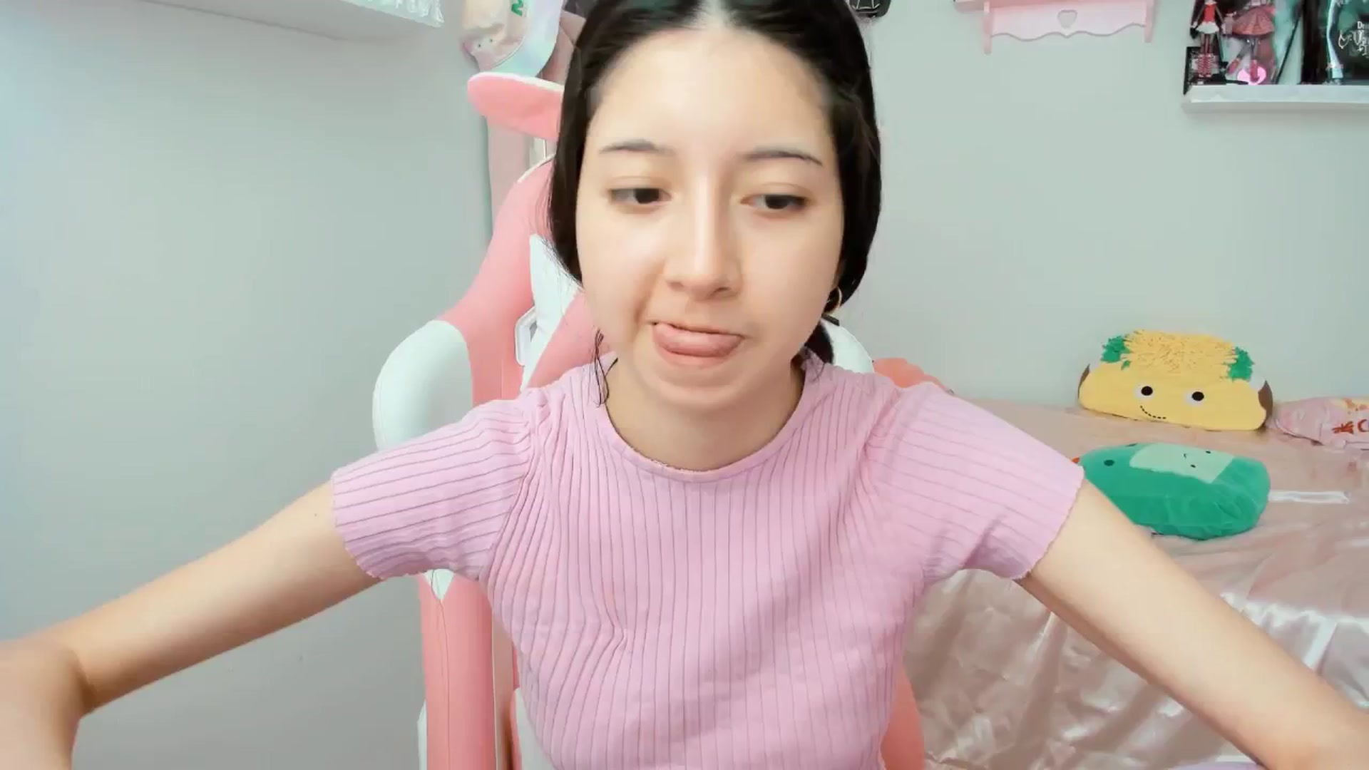Gallery image thumbnail from Cherrycute666's myfreecams stream on, 02/03/2025, 18:29 image 17 of 20