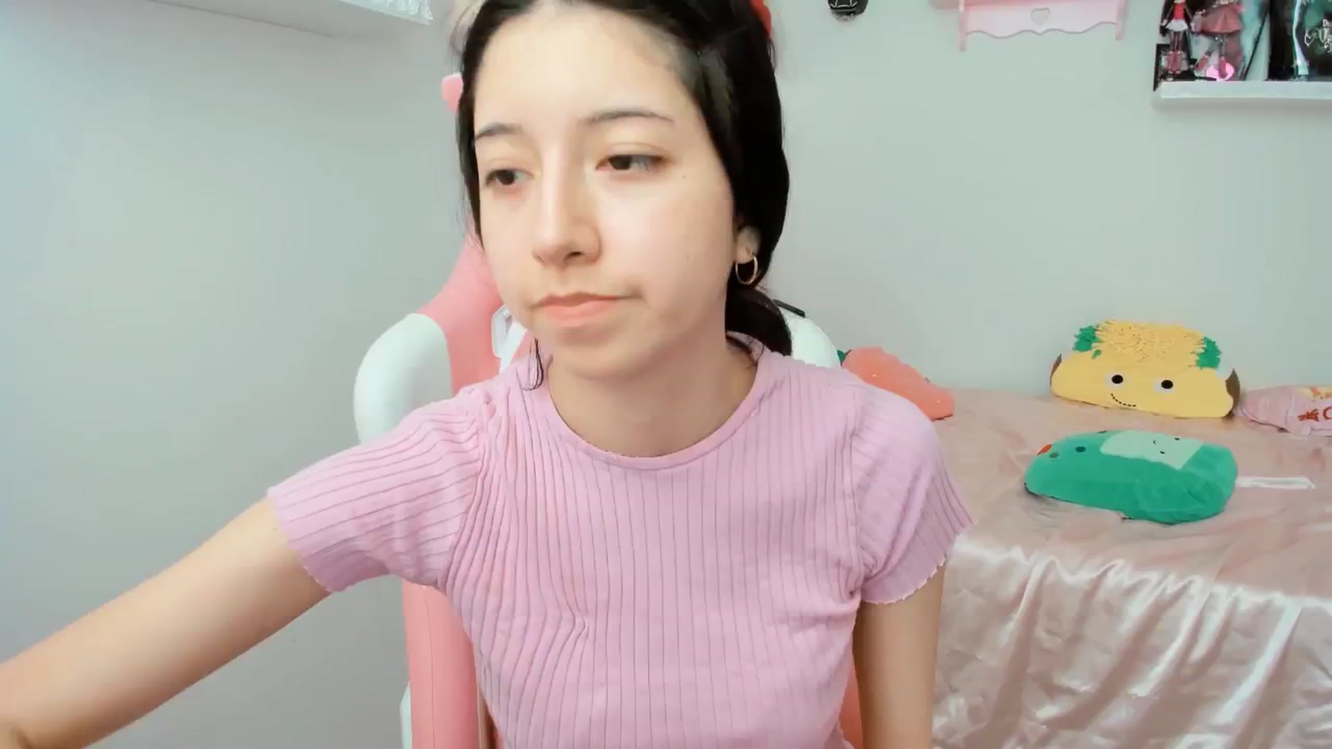 Gallery image thumbnail from Cherrycute666's myfreecams stream on, 02/03/2025, 18:29 image 14 of 20