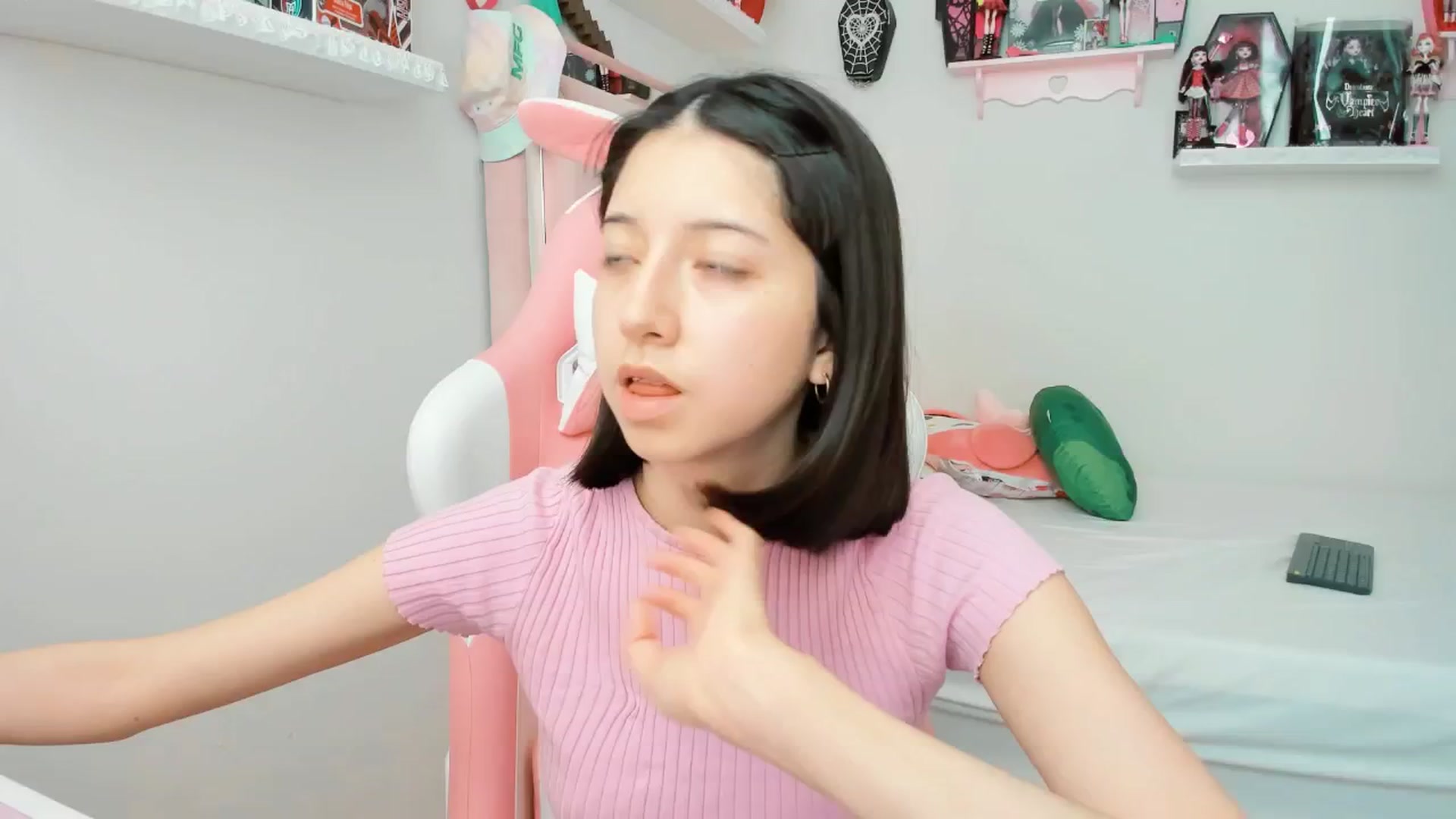 Gallery image thumbnail from Cherrycute666's myfreecams stream on, 02/03/2025, 22:52 image 12 of 20