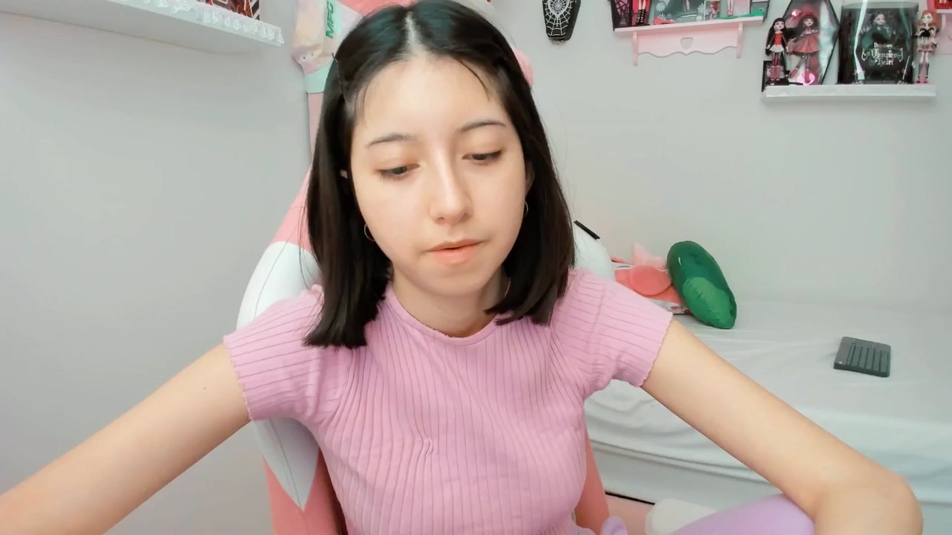 Gallery image thumbnail from Cherrycute666's myfreecams stream on, 02/03/2025, 22:52 image 5 of 20