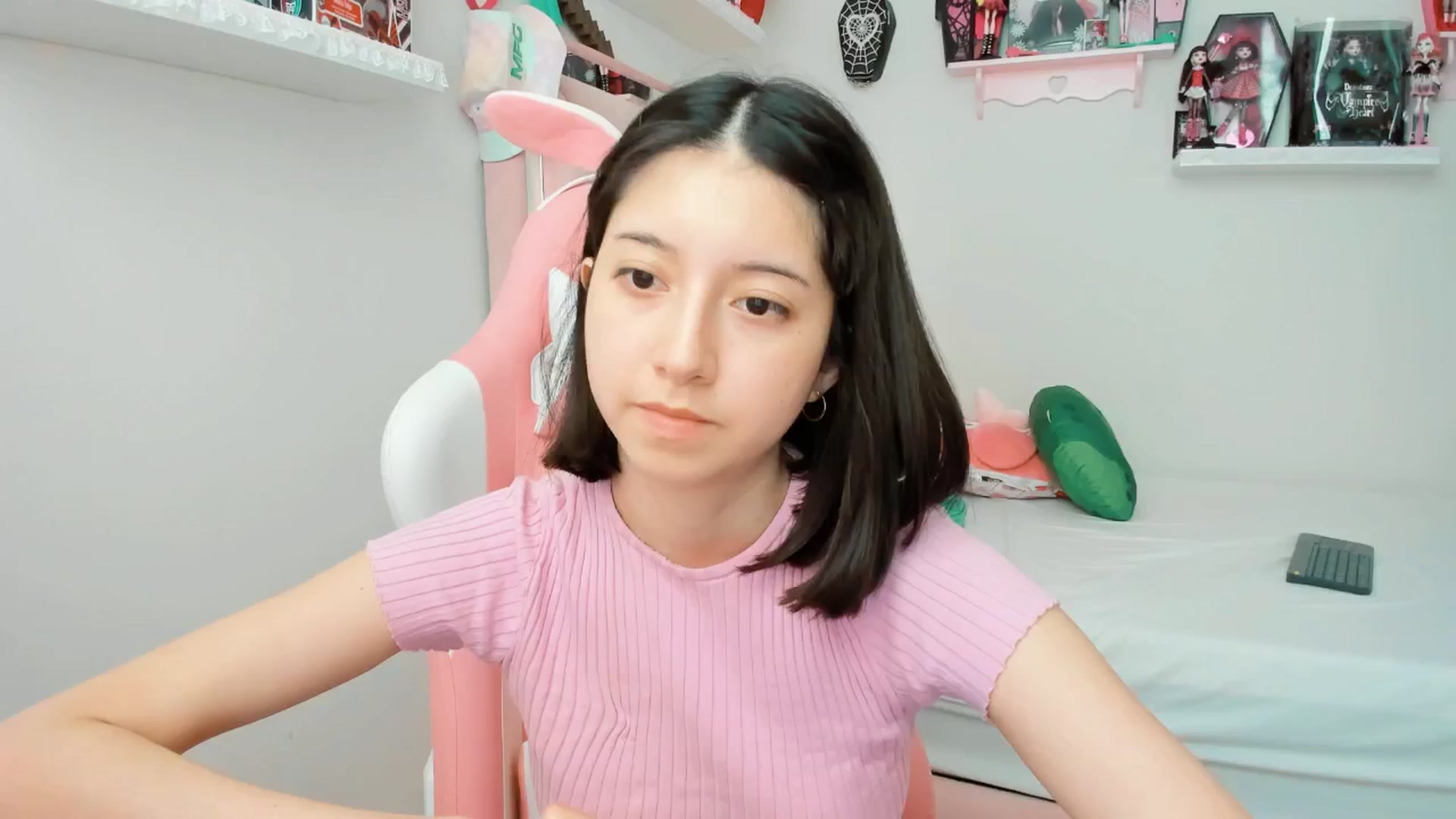 Gallery image thumbnail from Cherrycute666's myfreecams stream on, 02/03/2025, 22:52 image 13 of 20