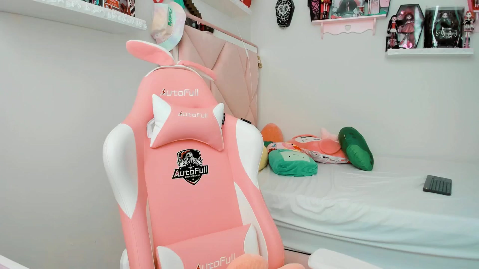 Gallery image thumbnail from Cherrycute666's myfreecams stream on, 02/03/2025, 22:52 image 16 of 20