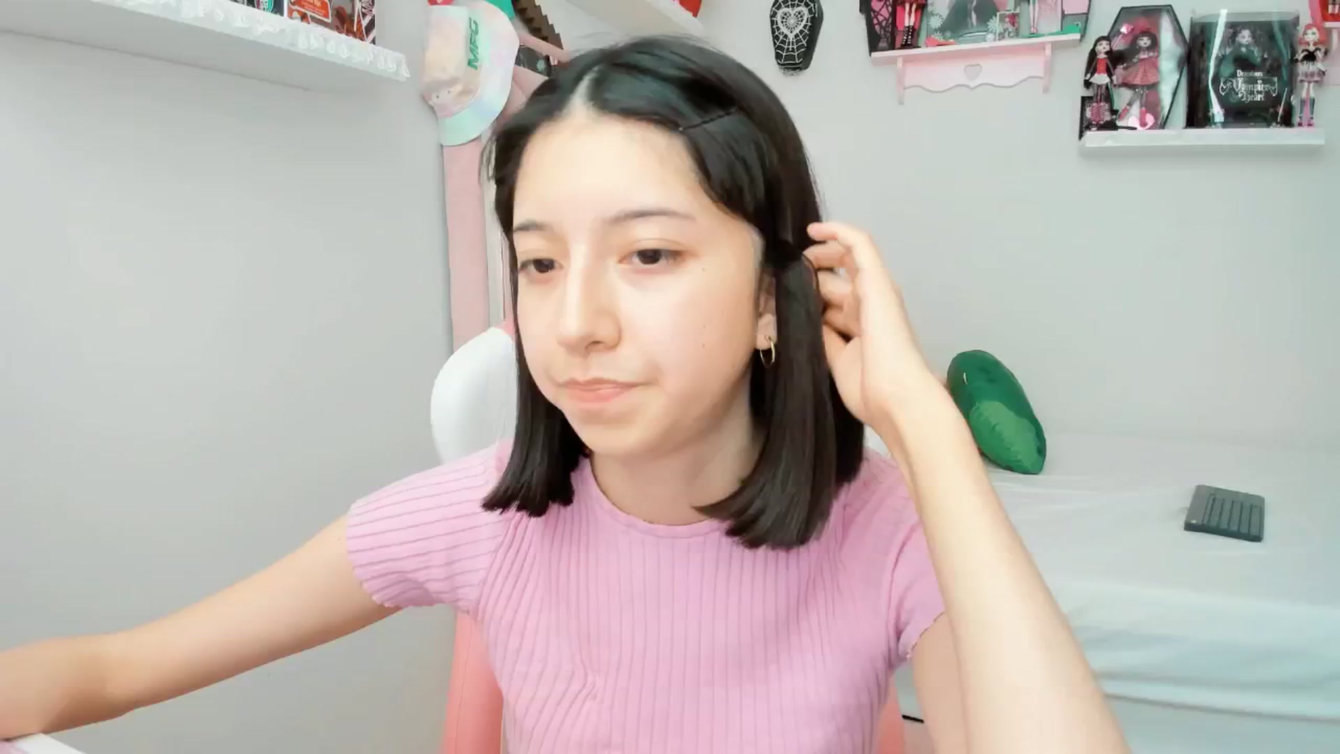 Gallery image thumbnail from Cherrycute666's myfreecams stream on, 02/03/2025, 22:52 image 15 of 20