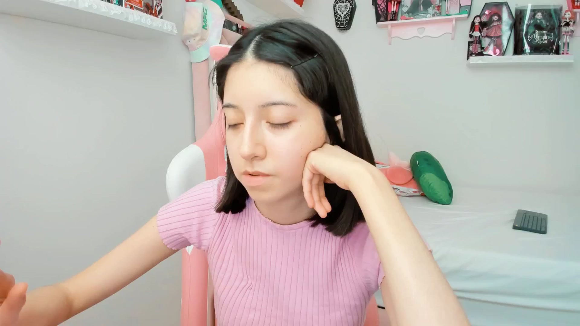 Gallery image thumbnail from Cherrycute666's myfreecams stream on, 02/03/2025, 22:52 image 14 of 20