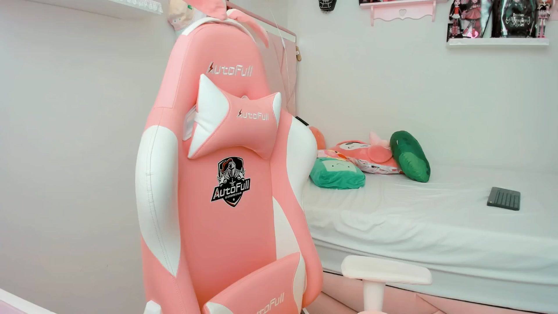 Gallery image thumbnail from Cherrycute666's myfreecams stream on, 02/03/2025, 22:52 image 2 of 20