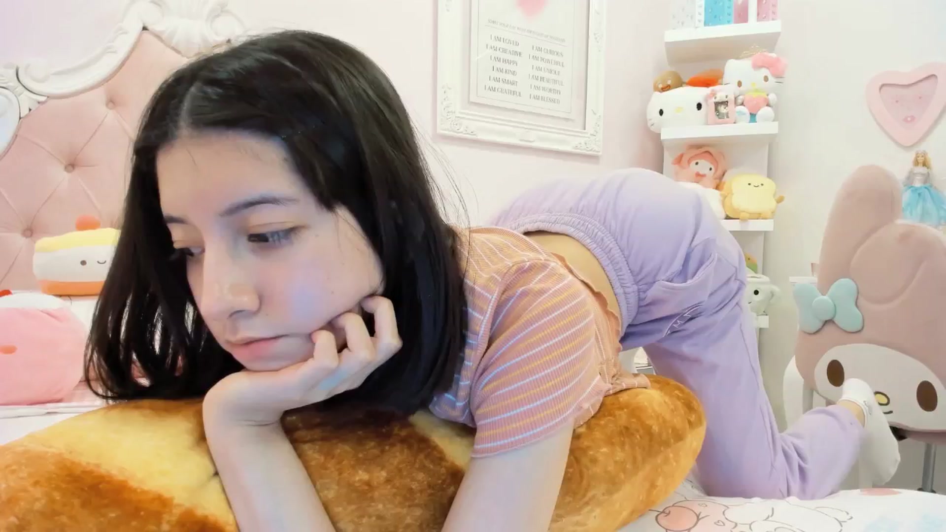 Gallery image thumbnail from Cherrycute666's myfreecams stream on, 02/03/2025, 23:59 image 18 of 20
