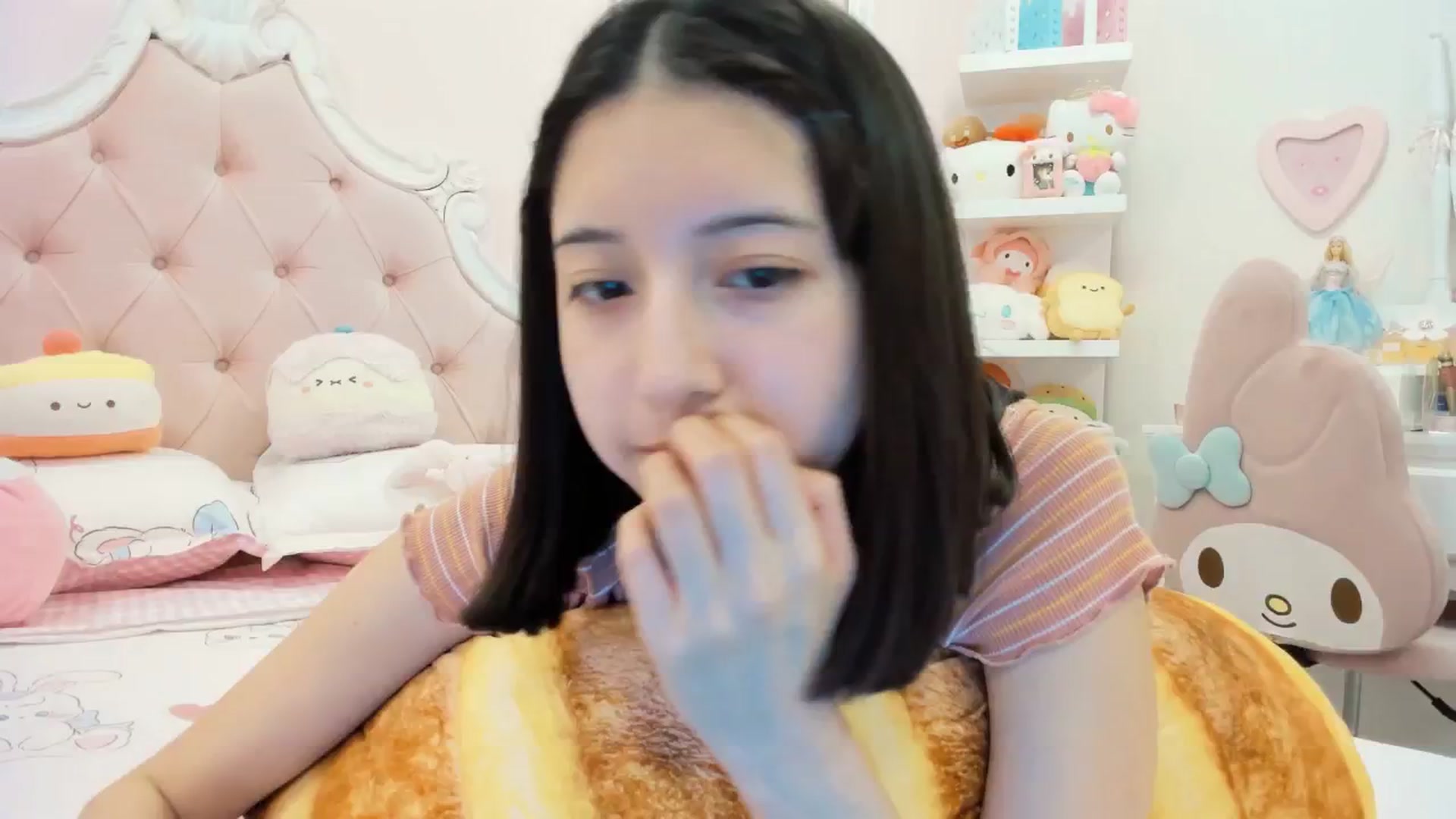 Gallery image thumbnail from Cherrycute666's myfreecams stream on, 02/03/2025, 23:59 image 15 of 20