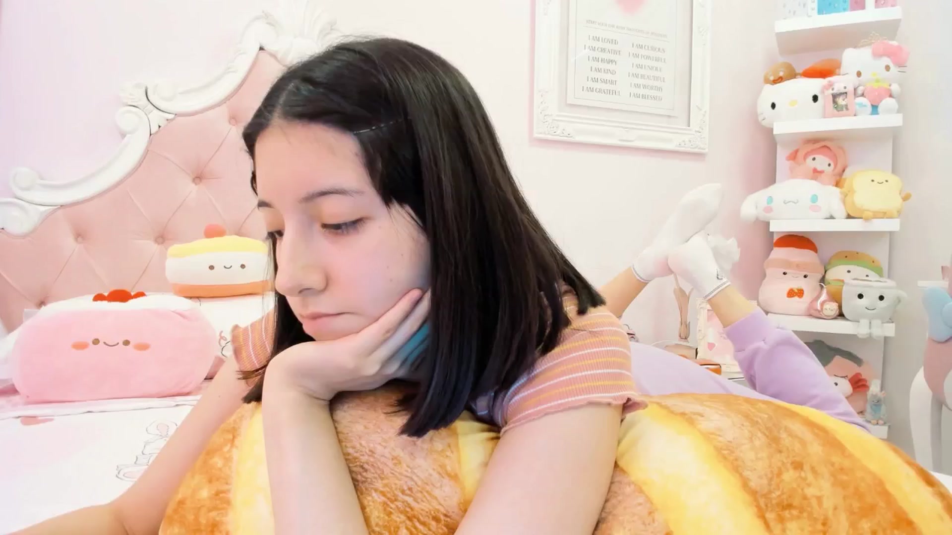 Gallery image thumbnail from Cherrycute666's myfreecams stream on, 02/03/2025, 23:59 image 6 of 20