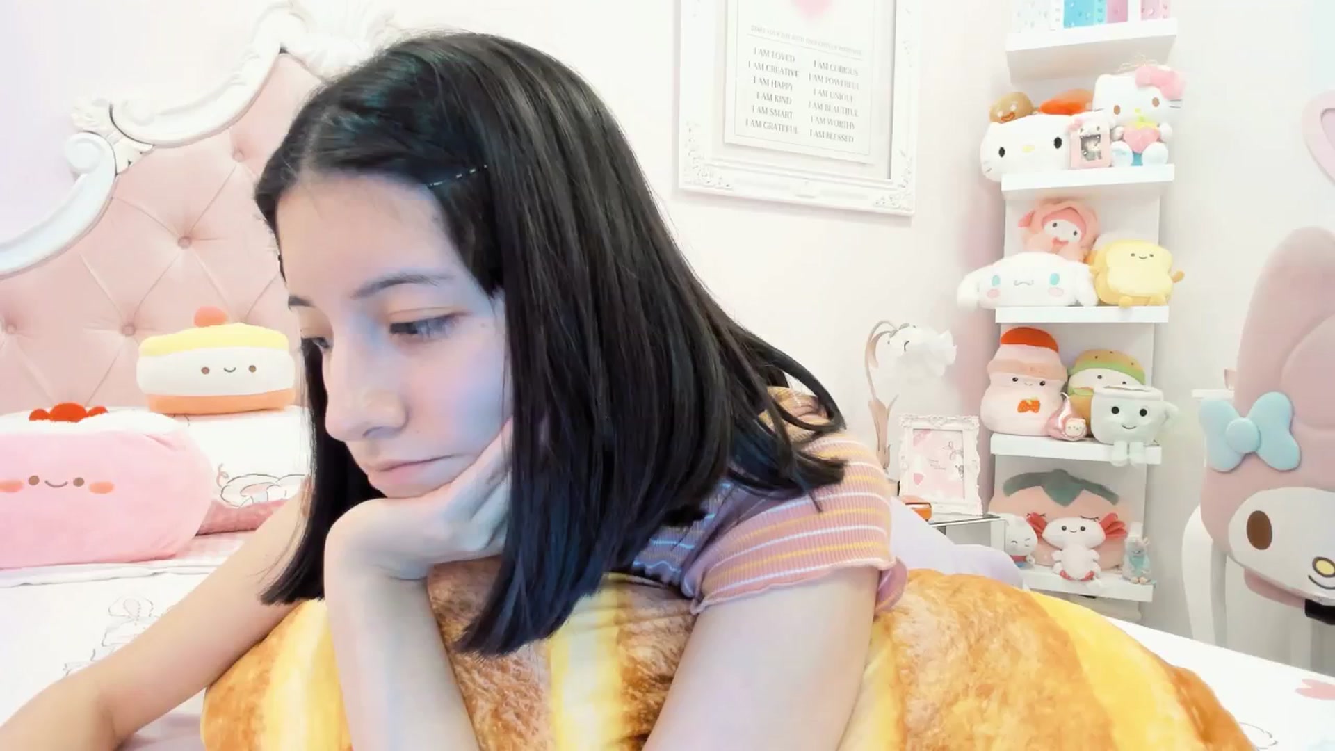 Gallery image thumbnail from Cherrycute666's myfreecams stream on, 02/03/2025, 23:59 image 9 of 20
