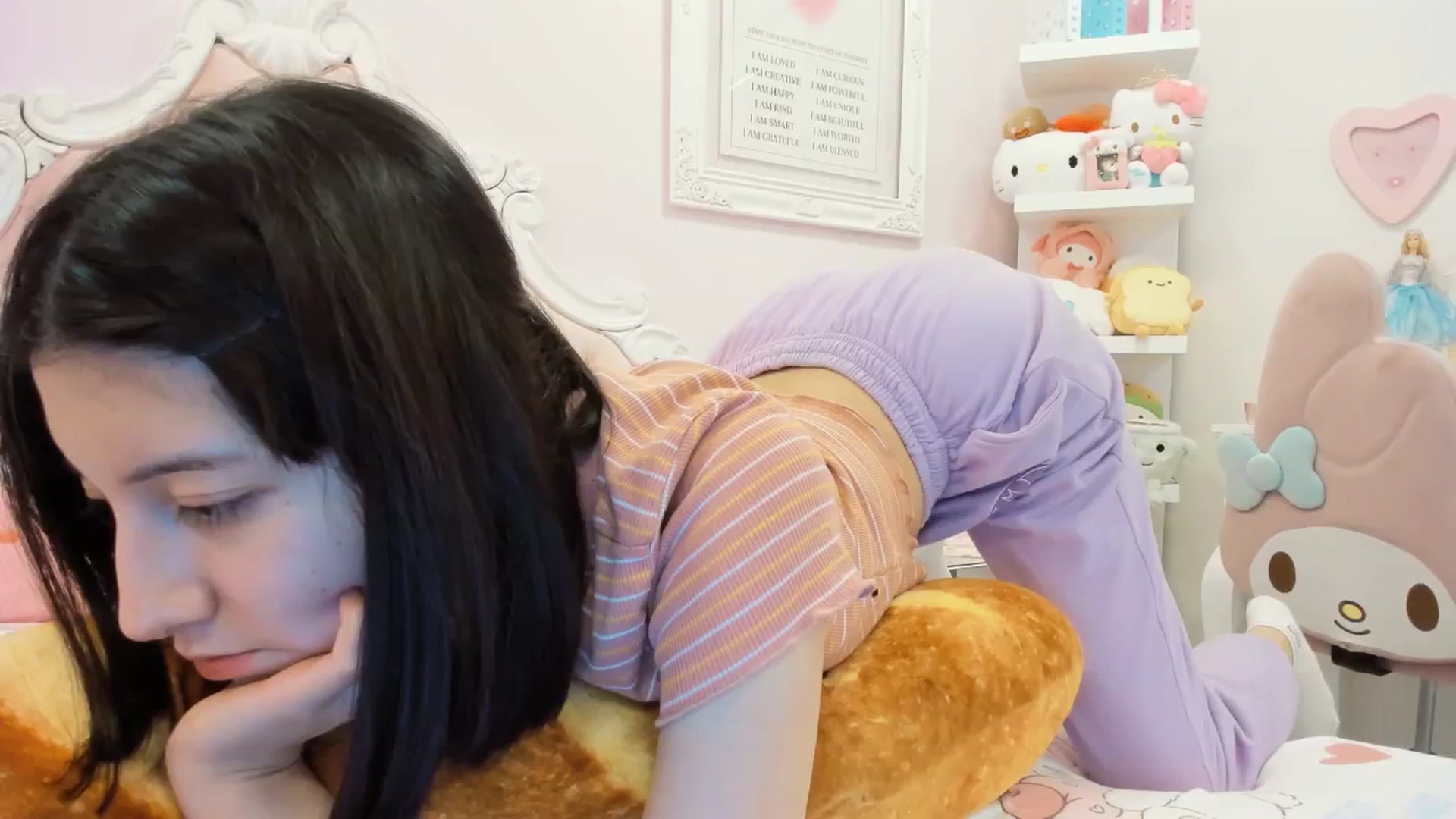 Gallery image thumbnail from Cherrycute666's myfreecams stream on, 02/03/2025, 23:59 image 19 of 20