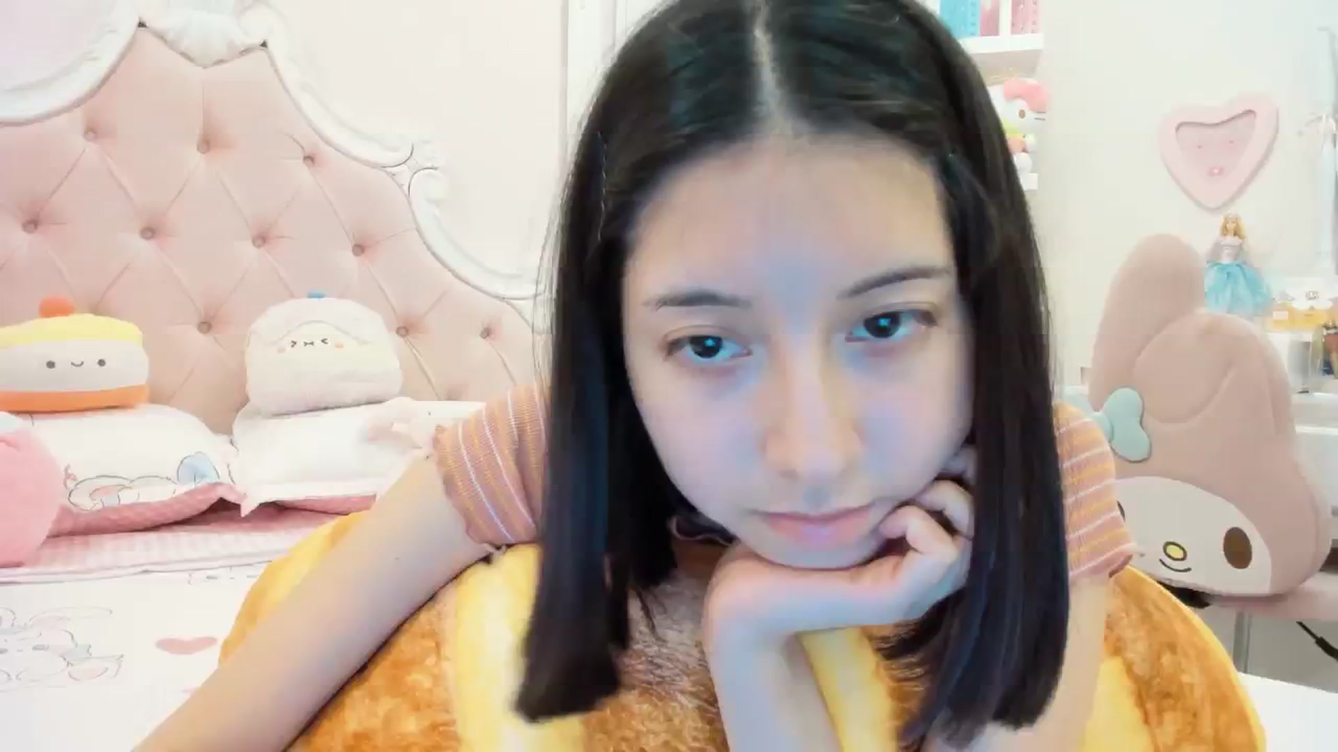 Gallery image thumbnail from Cherrycute666's myfreecams stream on, 02/03/2025, 23:59 image 14 of 20