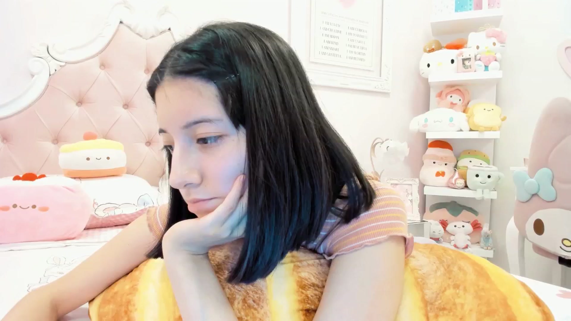 Gallery image thumbnail from Cherrycute666's myfreecams stream on, 02/03/2025, 23:59 image 11 of 20