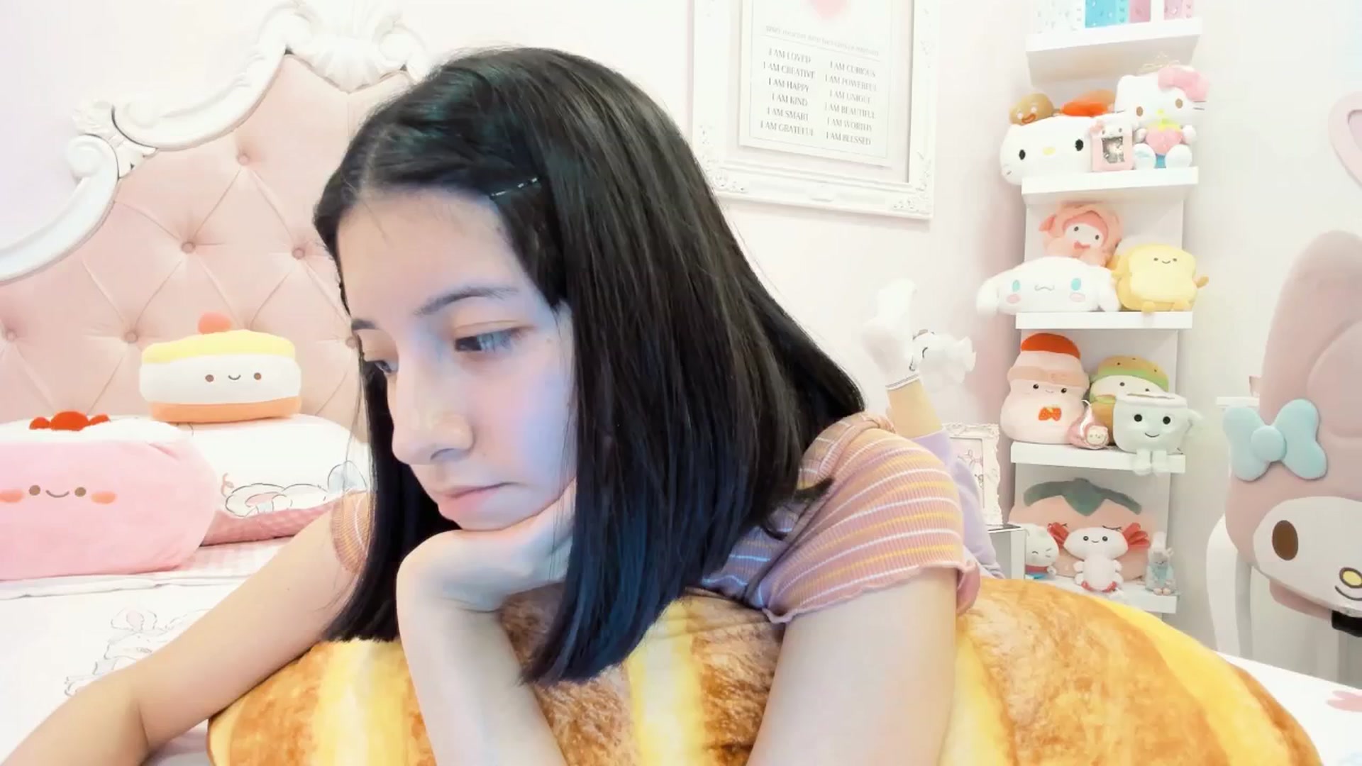 Gallery image thumbnail from Cherrycute666's myfreecams stream on, 02/03/2025, 23:59 image 12 of 20