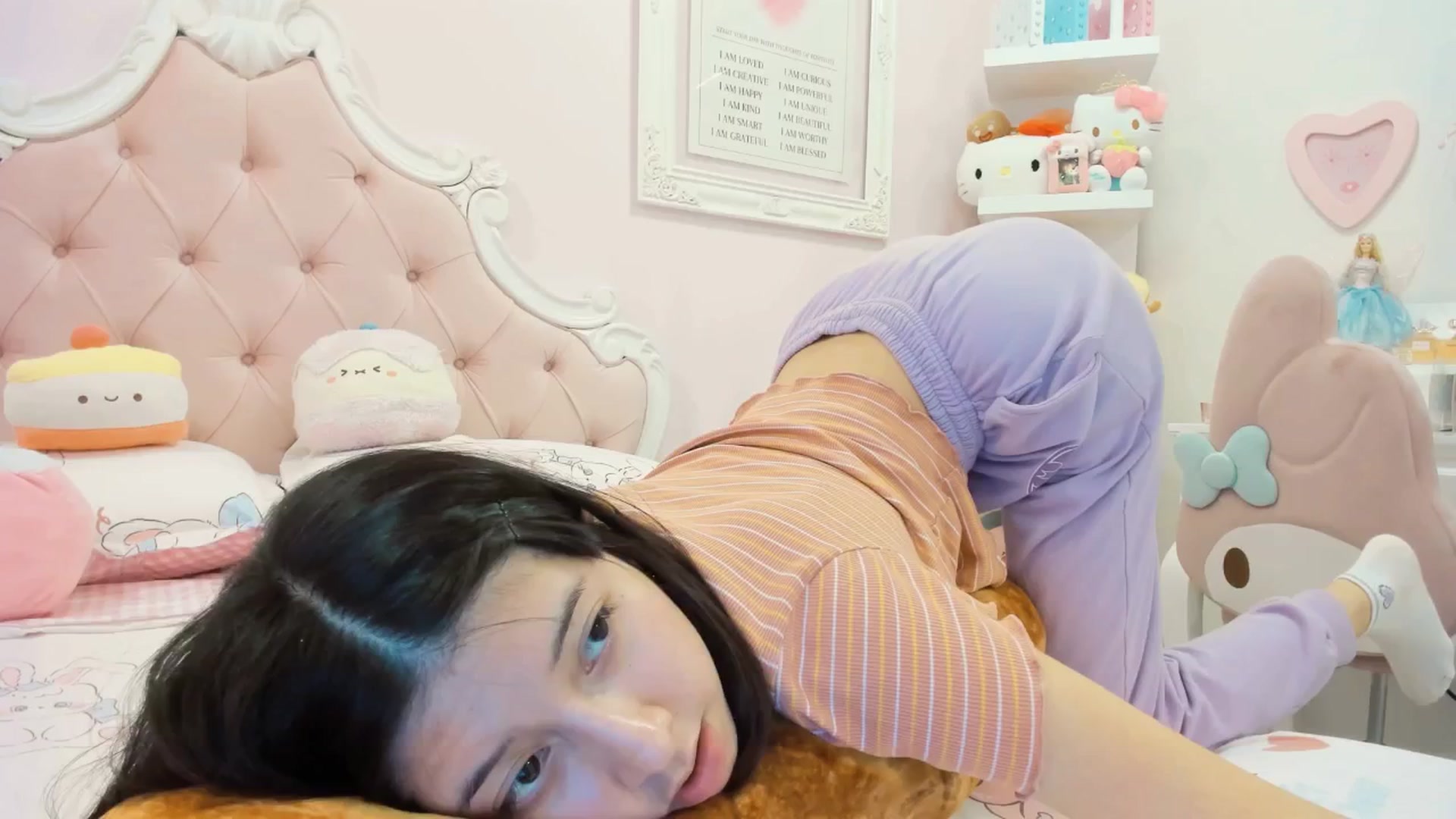 Gallery image thumbnail from Cherrycute666's myfreecams stream on, 02/03/2025, 23:59 image 17 of 20