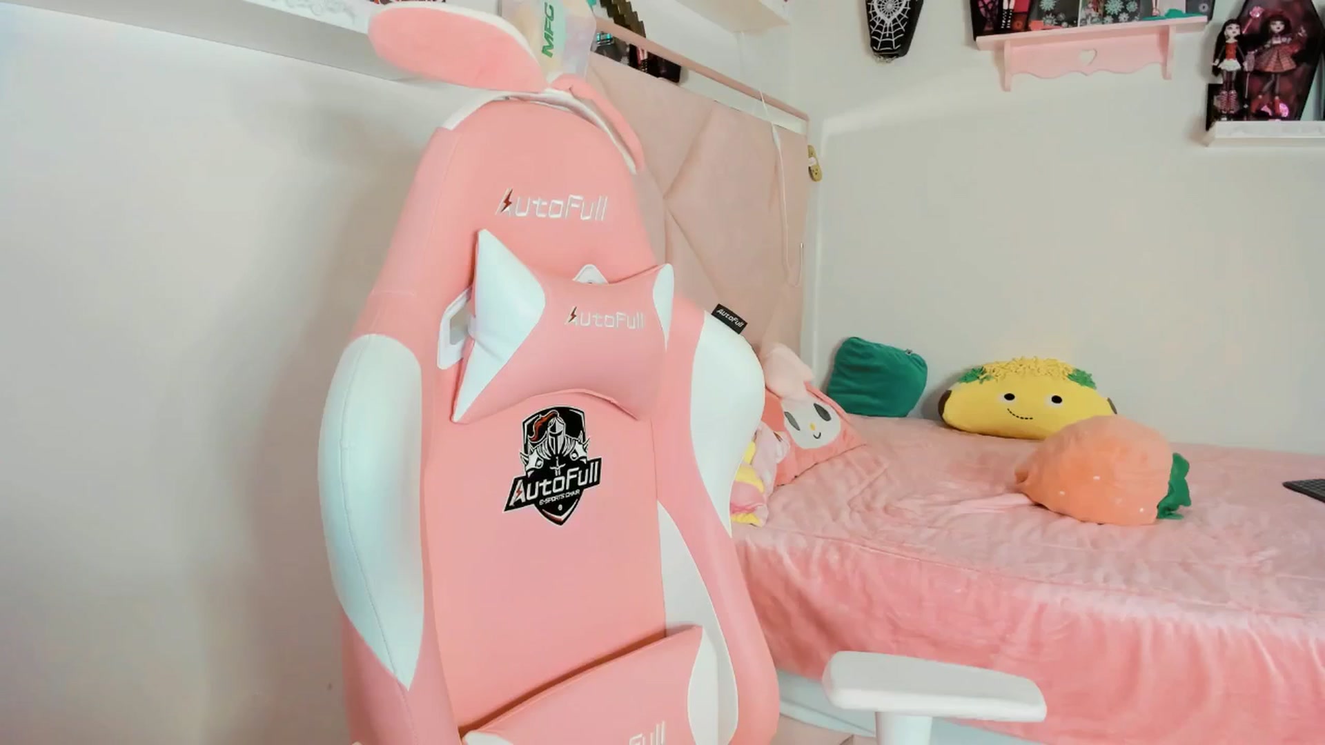 Gallery image thumbnail from Cherrycute666's myfreecams stream on, 02/04/2025, 07:35 image 18 of 20