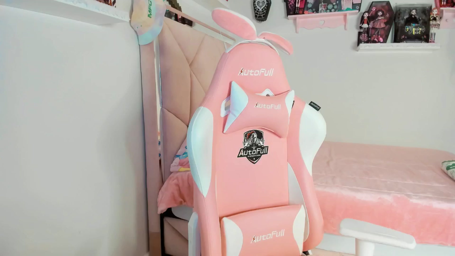 Gallery image thumbnail from Cherrycute666's myfreecams stream on, 02/04/2025, 07:35 image 4 of 20