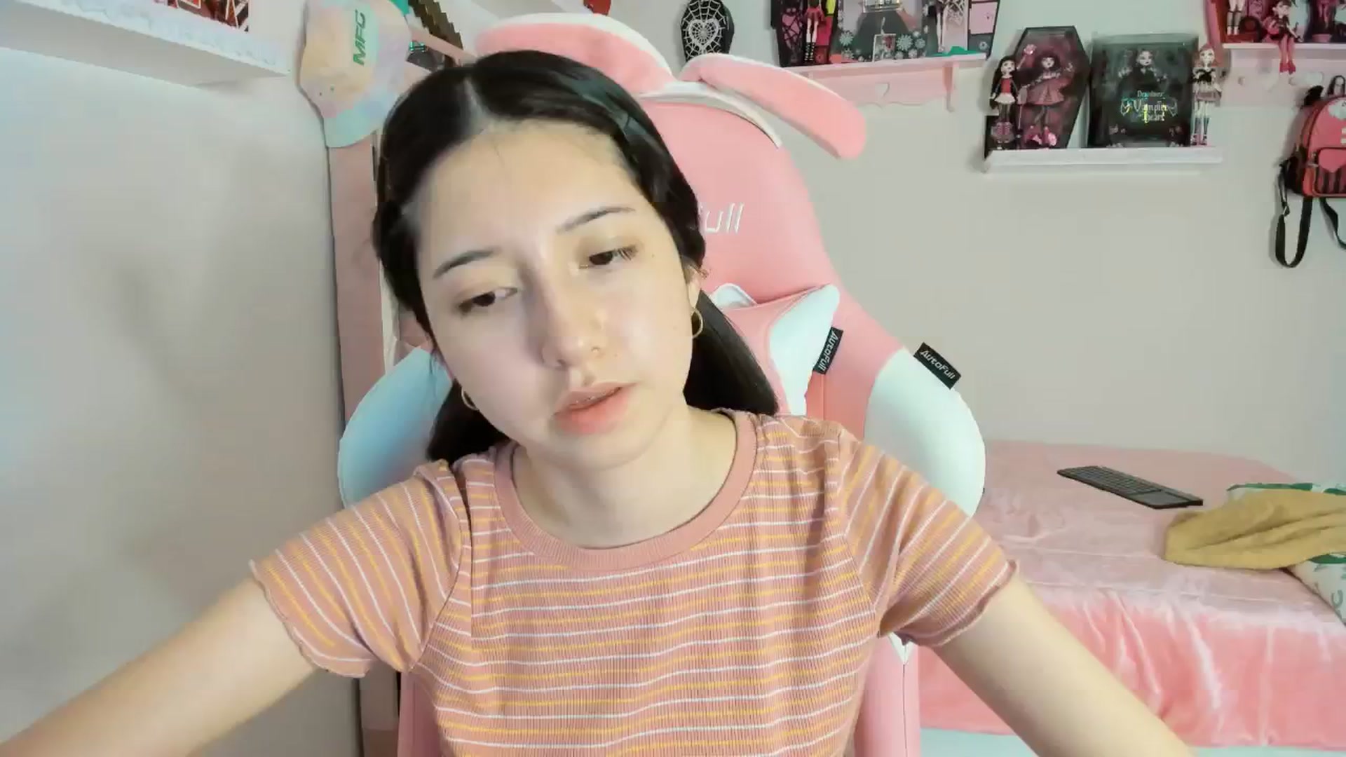 Gallery image thumbnail from Cherrycute666's myfreecams stream on, 02/04/2025, 07:35 image 13 of 20