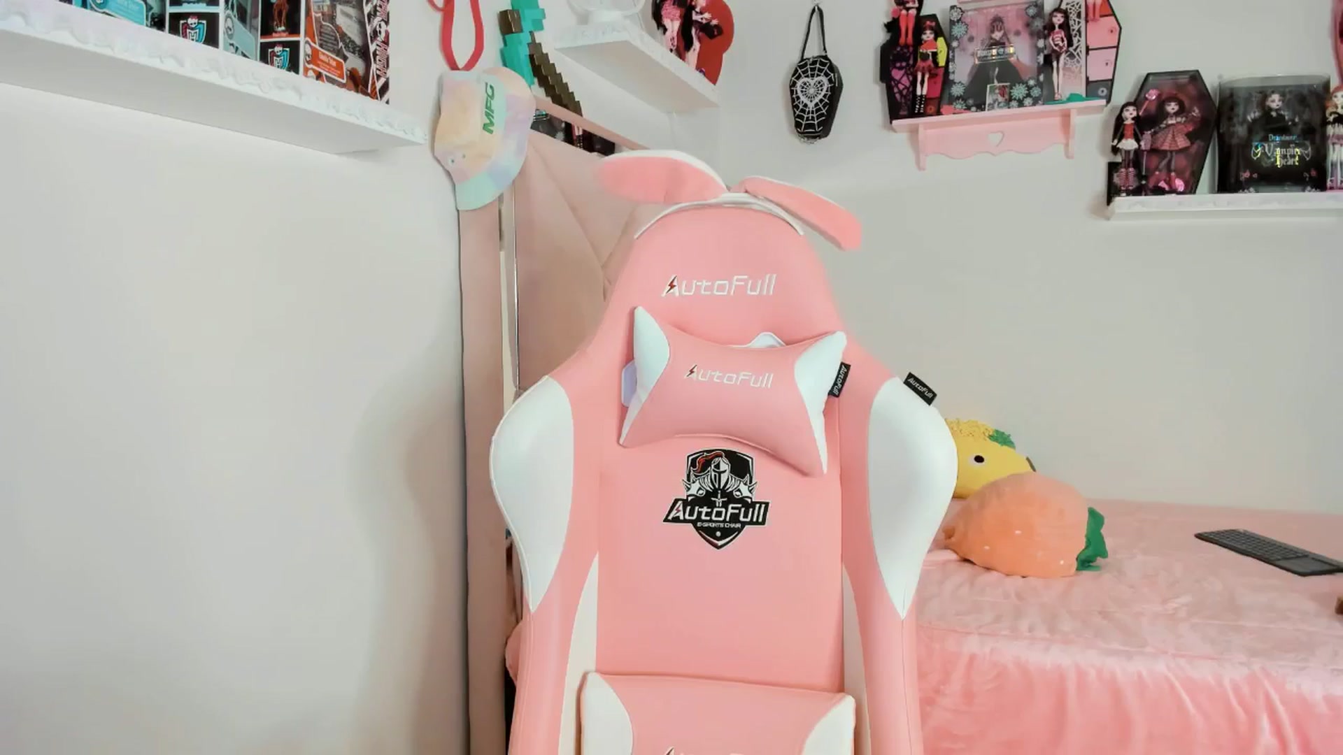 Gallery image thumbnail from Cherrycute666's myfreecams stream on, 02/04/2025, 07:35 image 19 of 20