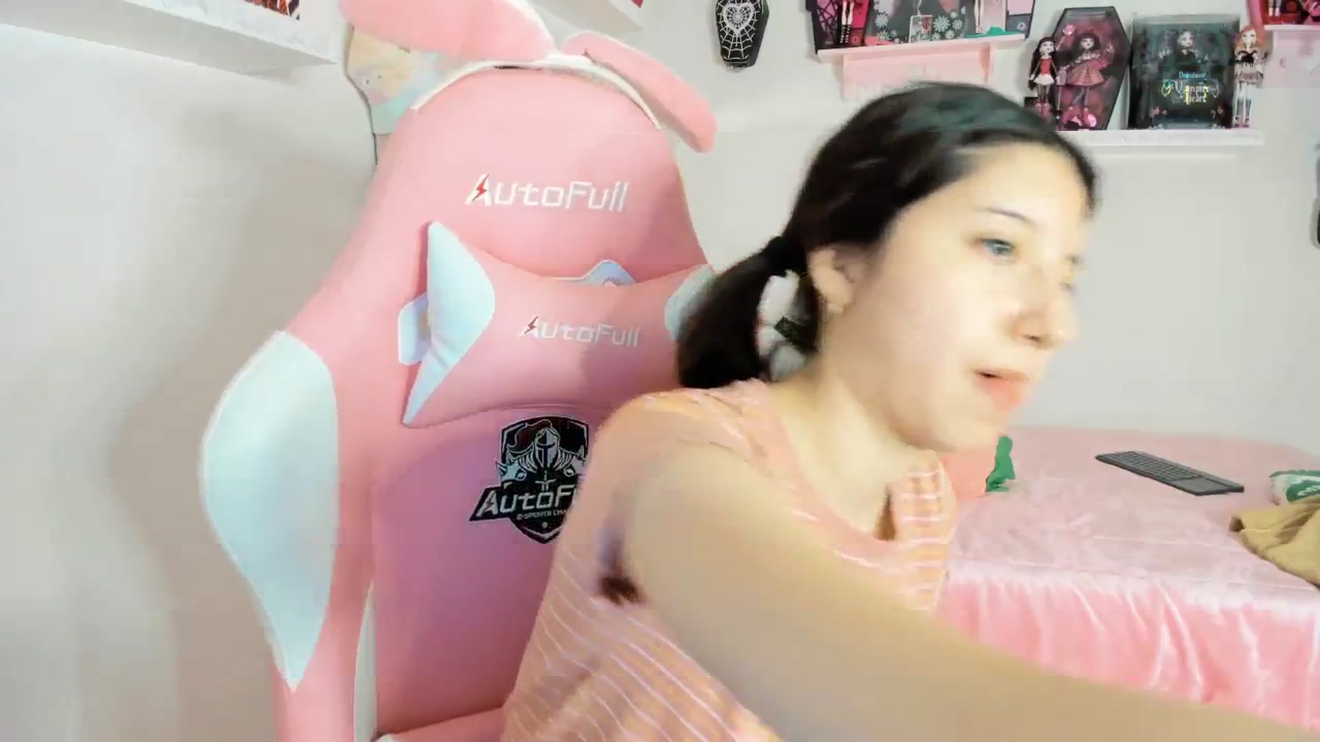 Gallery image thumbnail from Cherrycute666's myfreecams stream on, 02/04/2025, 07:35 image 17 of 20