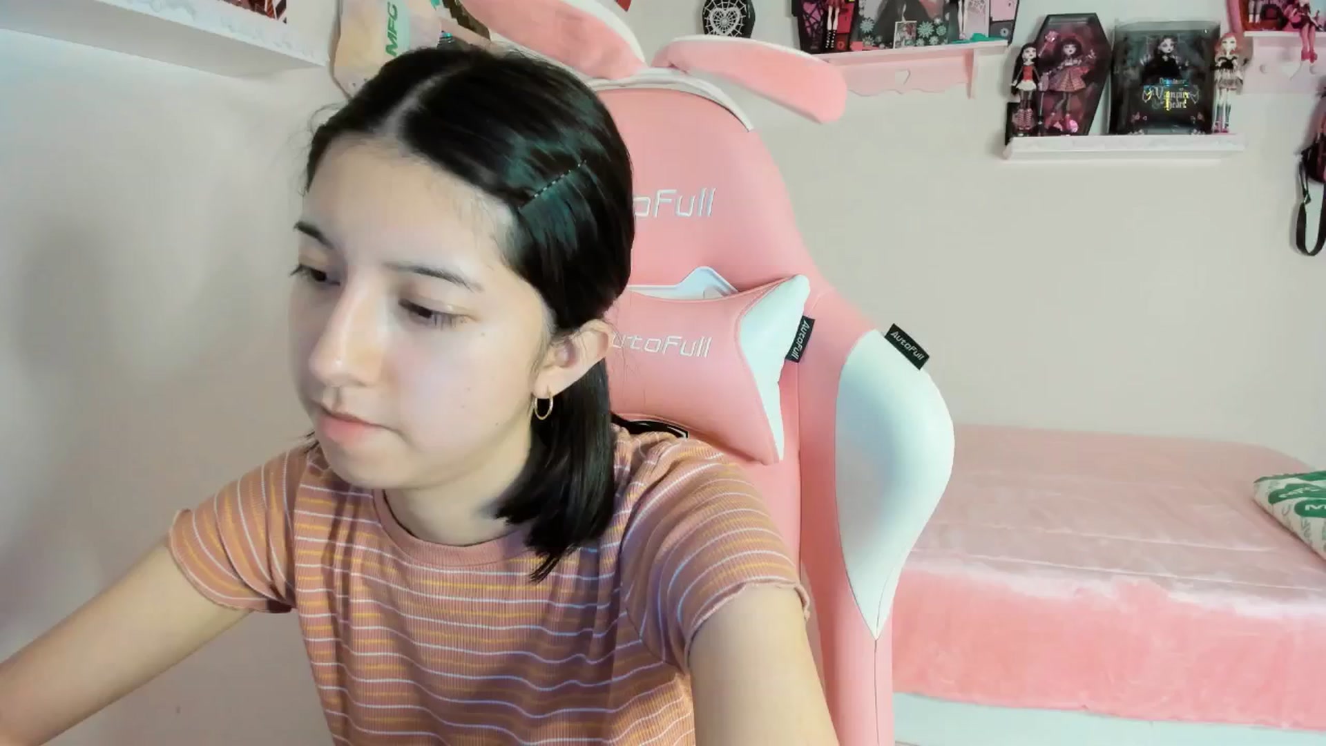 Gallery image thumbnail from Cherrycute666's myfreecams stream on, 02/04/2025, 07:35 image 2 of 20