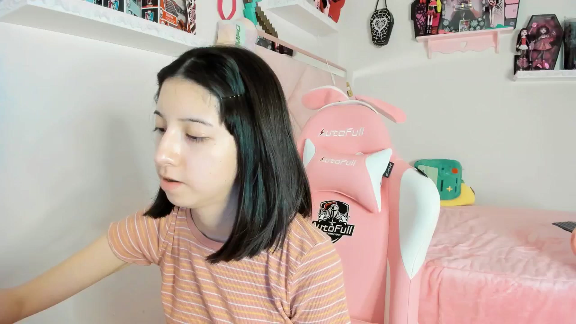 Gallery image thumbnail from Cherrycute666's myfreecams stream on, 02/04/2025, 07:59 image 18 of 20