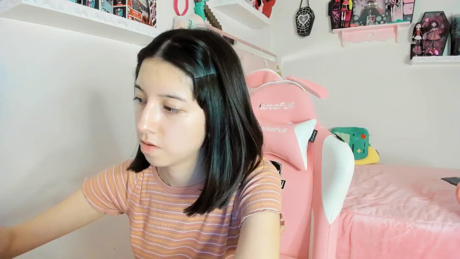 Gallery image thumbnail from Cherrycute666's myfreecams stream on, 02/04/2025, 07:59 image 16 of 20