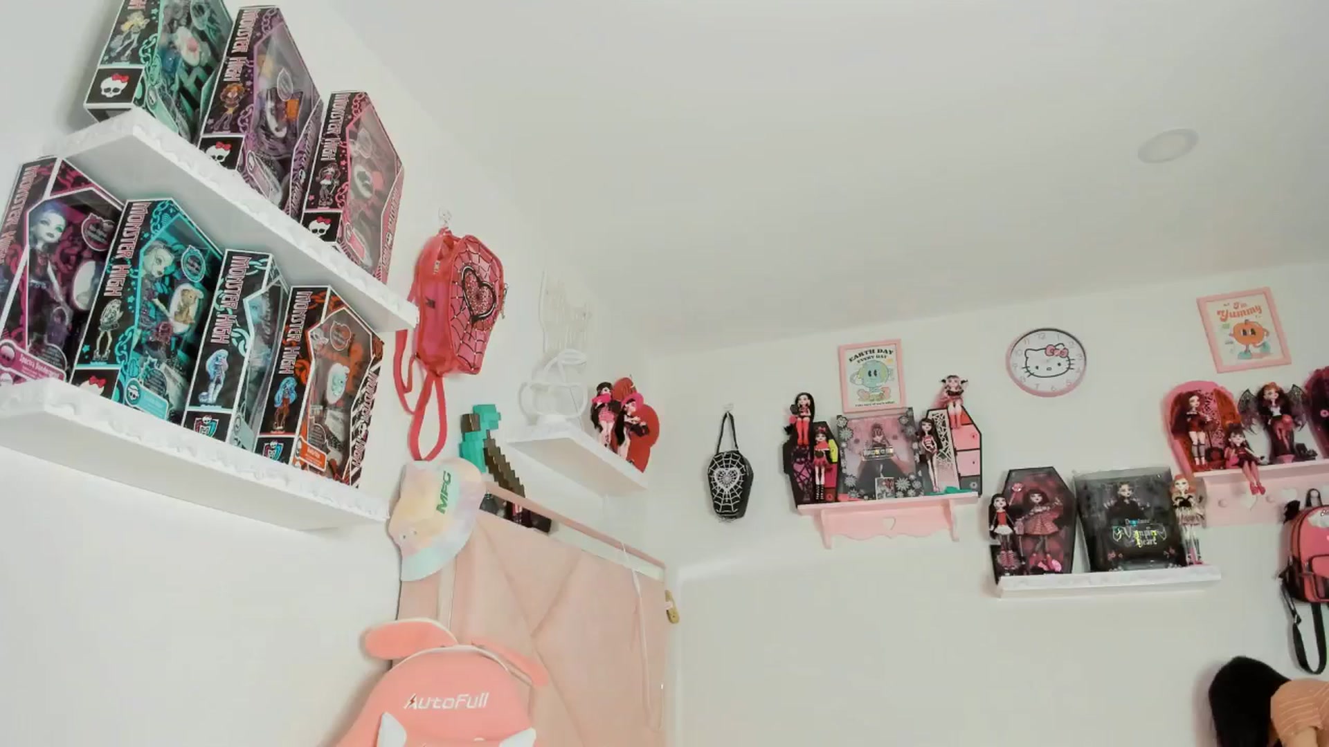 Gallery image thumbnail from Cherrycute666's myfreecams stream on, 02/04/2025, 07:59 image 3 of 20
