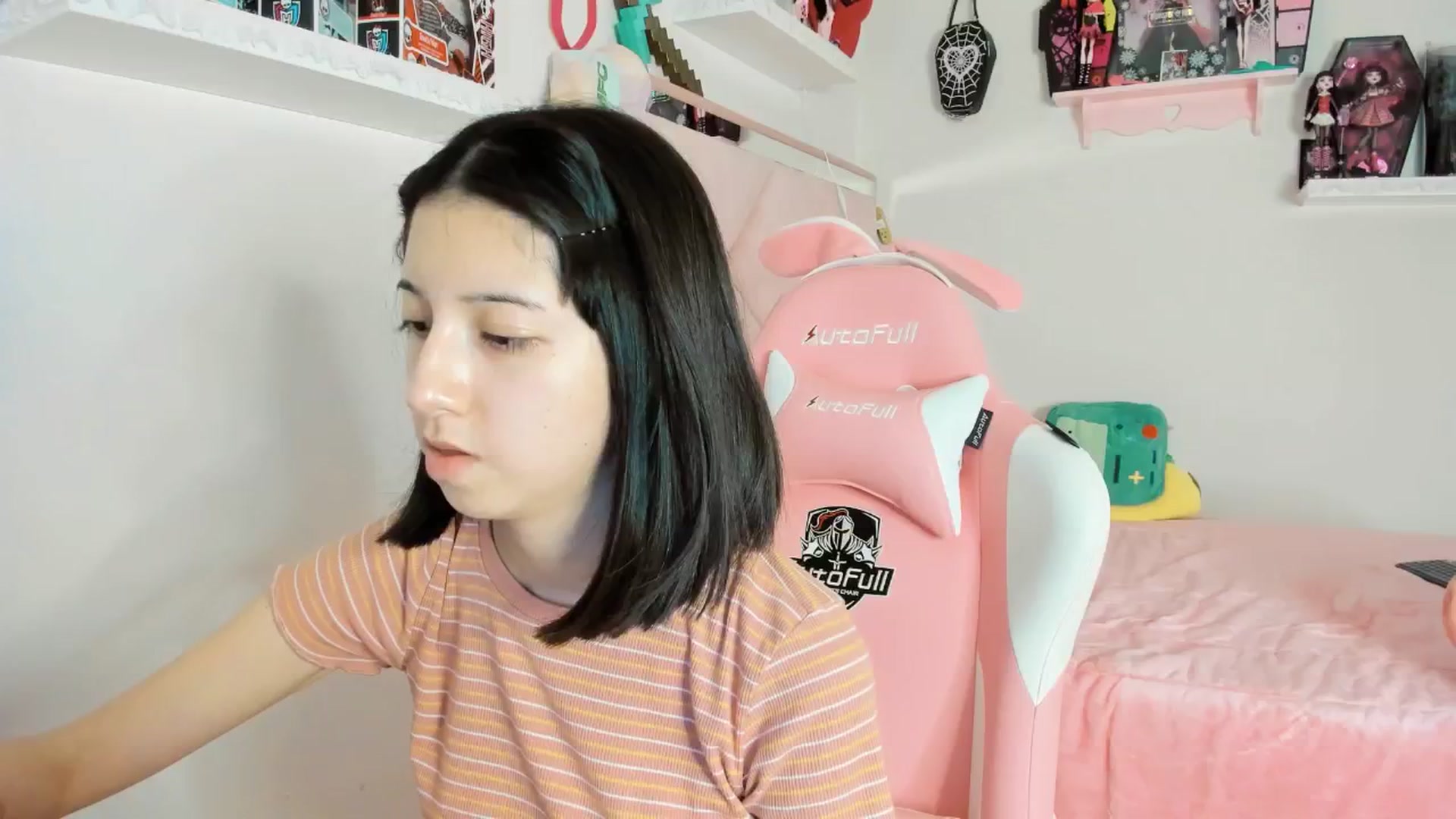 Gallery image thumbnail from Cherrycute666's myfreecams stream on, 02/04/2025, 07:59 image 19 of 20
