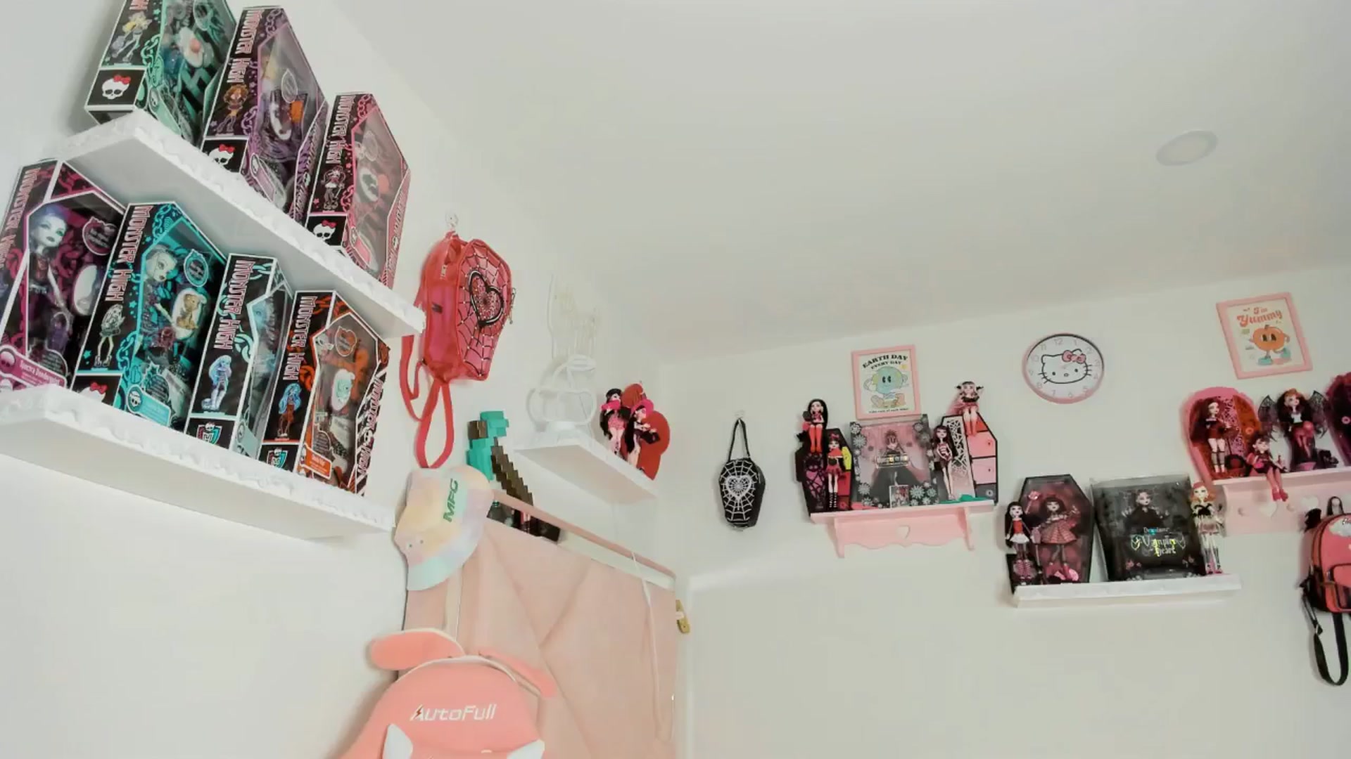 Gallery image thumbnail from Cherrycute666's myfreecams stream on, 02/04/2025, 07:59 image 1 of 20