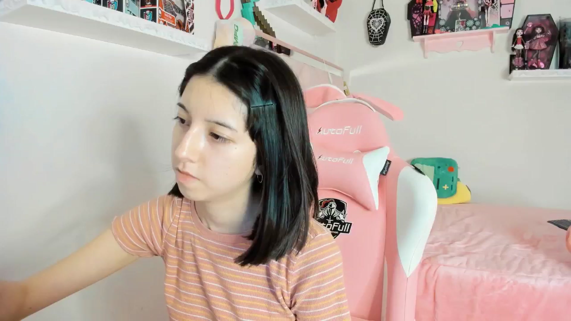 Gallery image thumbnail from Cherrycute666's myfreecams stream on, 02/04/2025, 07:59 image 17 of 20