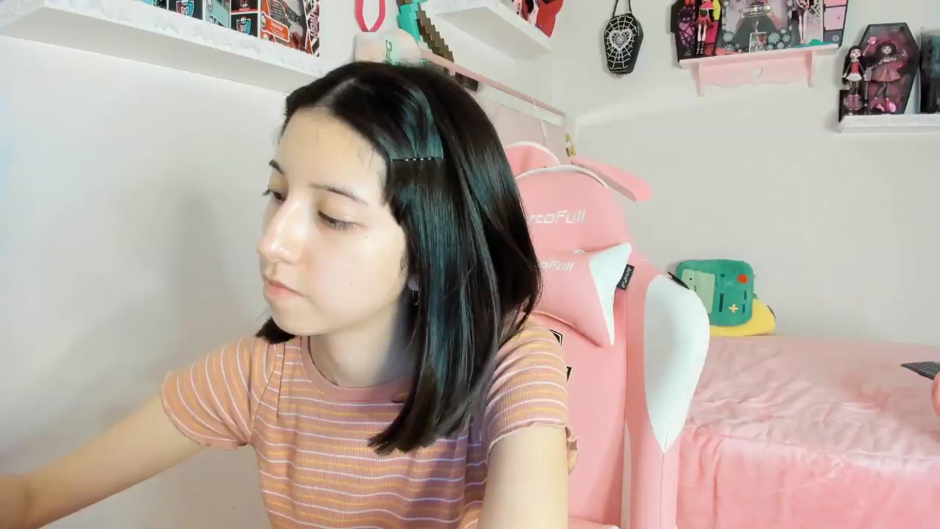 Gallery image thumbnail from Cherrycute666's myfreecams stream on, 02/04/2025, 07:59 image 15 of 20