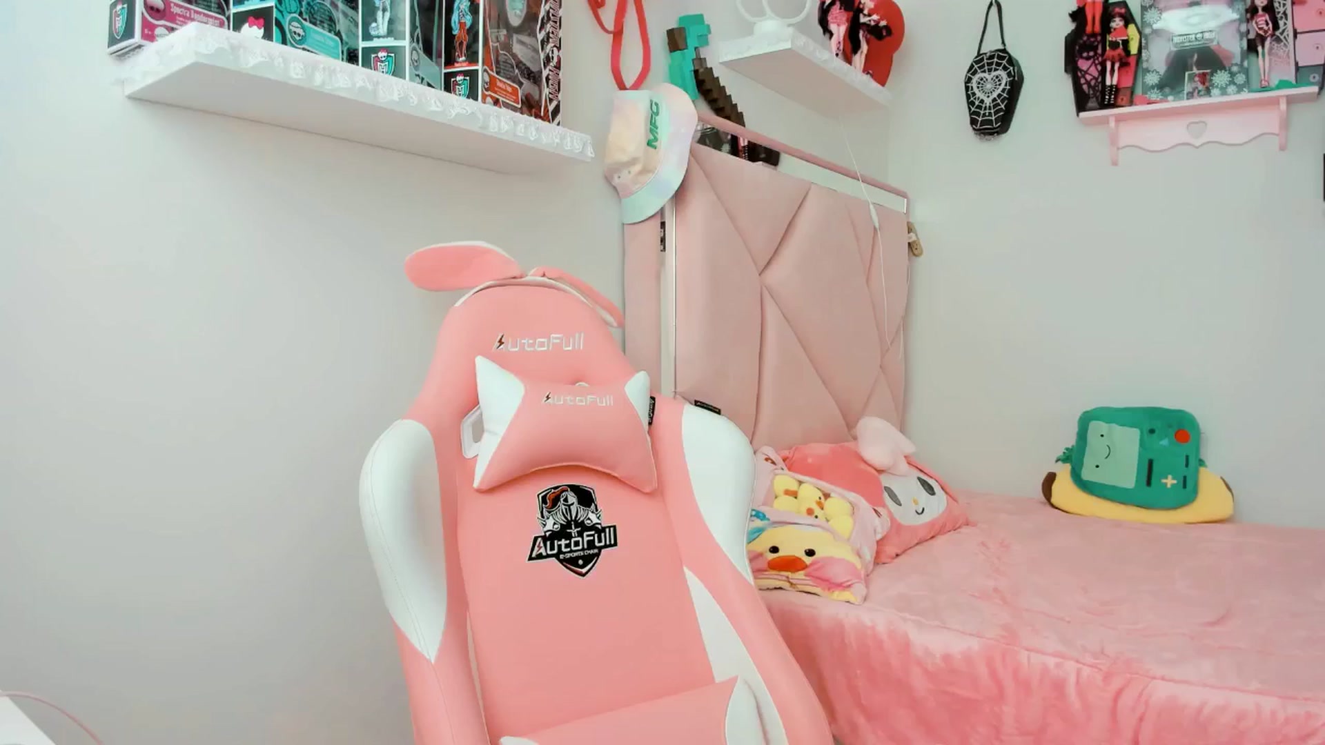 Gallery image thumbnail from Cherrycute666's myfreecams stream on, 02/04/2025, 18:56 image 4 of 20