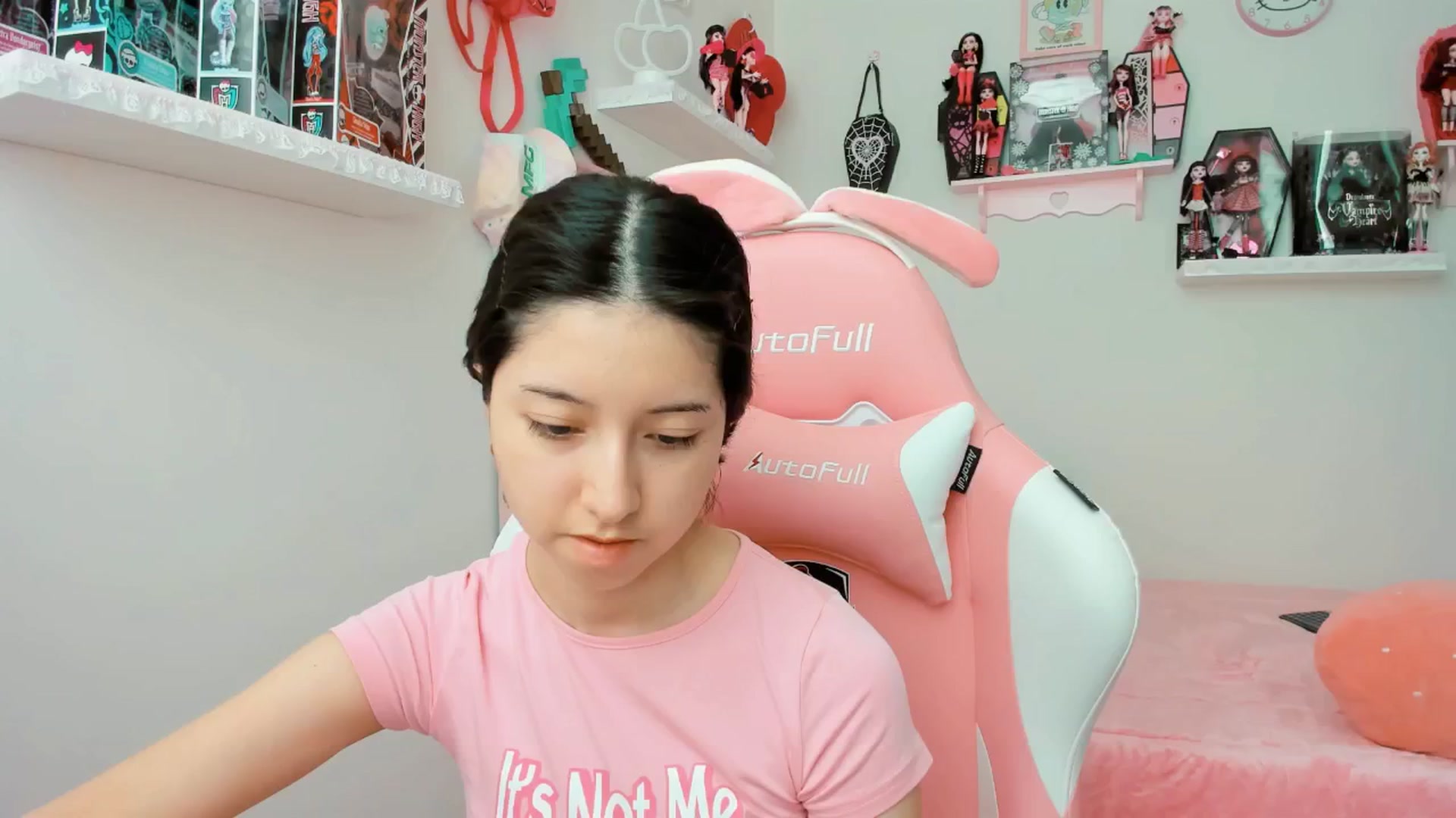 Gallery image thumbnail from Cherrycute666's myfreecams stream on, 02/04/2025, 18:56 image 14 of 20