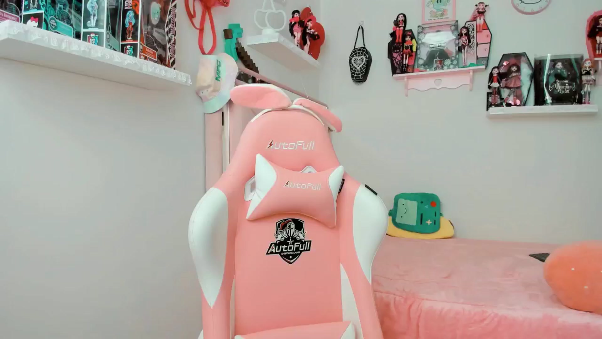 Gallery image thumbnail from Cherrycute666's myfreecams stream on, 02/04/2025, 18:56 image 16 of 20