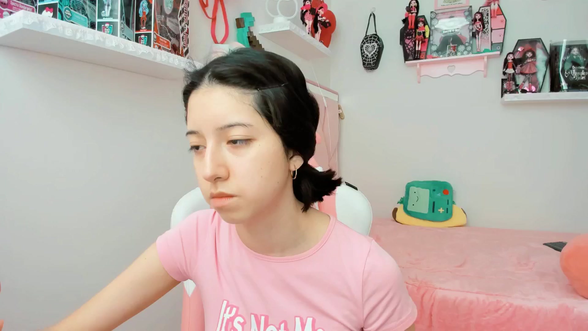 Gallery image thumbnail from Cherrycute666's myfreecams stream on, 02/04/2025, 18:56 image 6 of 20