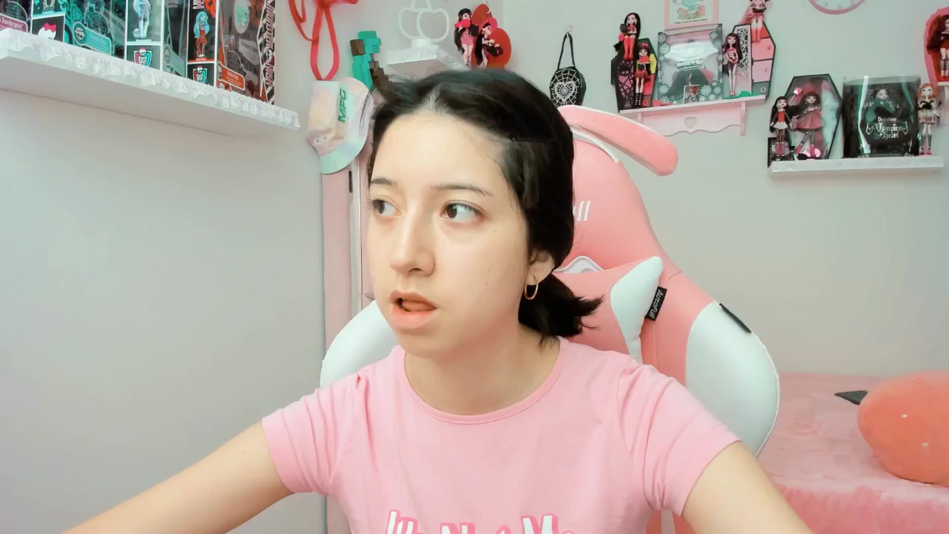 Gallery image thumbnail from Cherrycute666's myfreecams stream on, 02/04/2025, 18:56 image 18 of 20