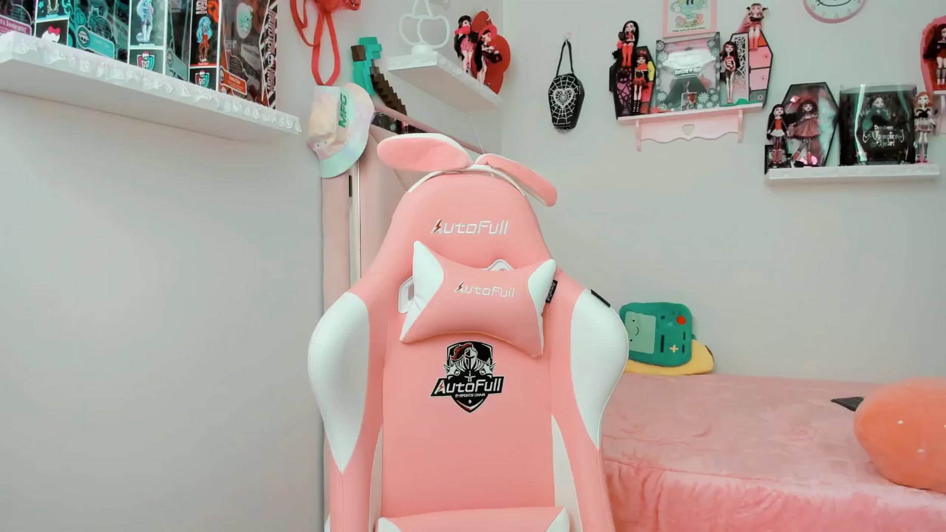 Gallery image thumbnail from Cherrycute666's myfreecams stream on, 02/04/2025, 18:56 image 17 of 20