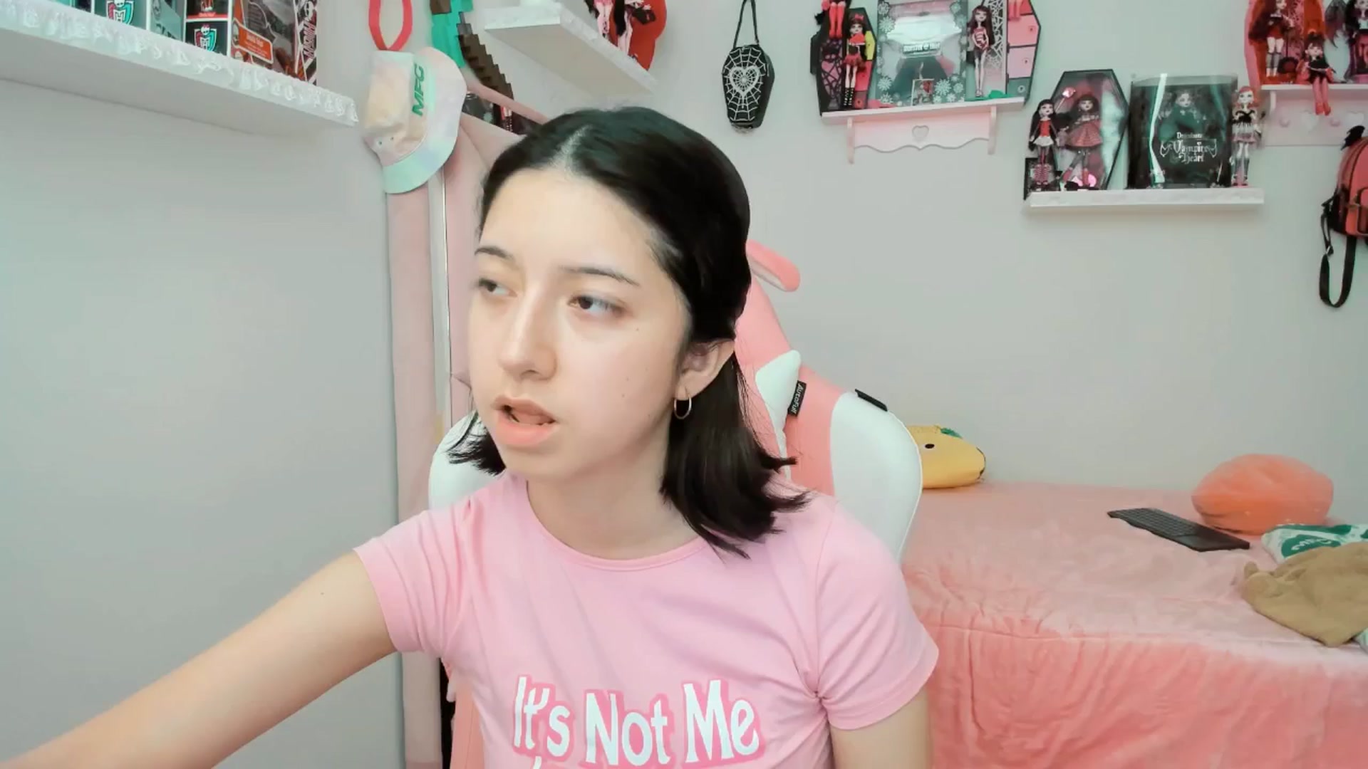 Gallery image thumbnail from Cherrycute666's myfreecams stream on, 02/04/2025, 23:04 image 16 of 20