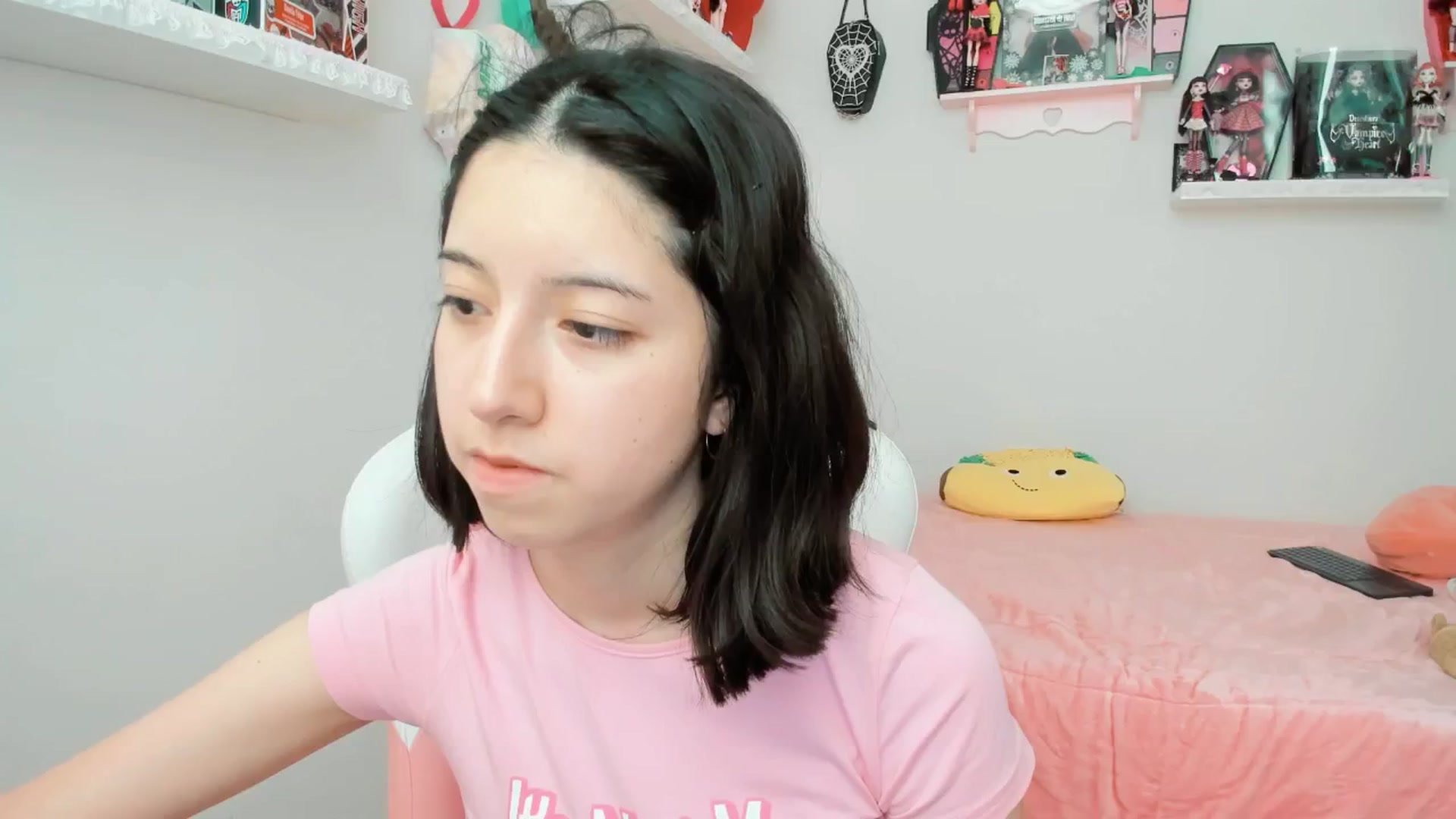 Gallery image thumbnail from Cherrycute666's myfreecams stream on, 02/04/2025, 23:04 image 2 of 20