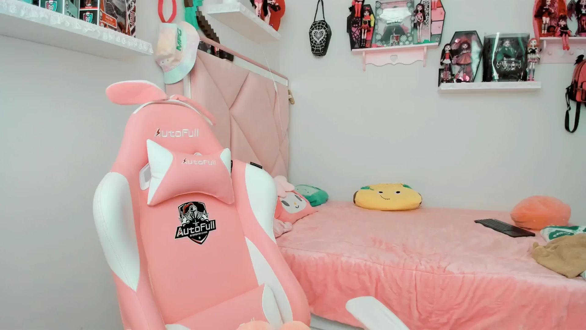 Gallery image thumbnail from Cherrycute666's myfreecams stream on, 02/04/2025, 23:04 image 7 of 20